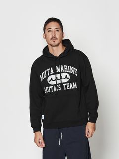 【予約品 10月9日(木) 締切】muta College Logo Hooded Sweatshirt / パーカー / ブラック【Acanthus × muta MARINE】