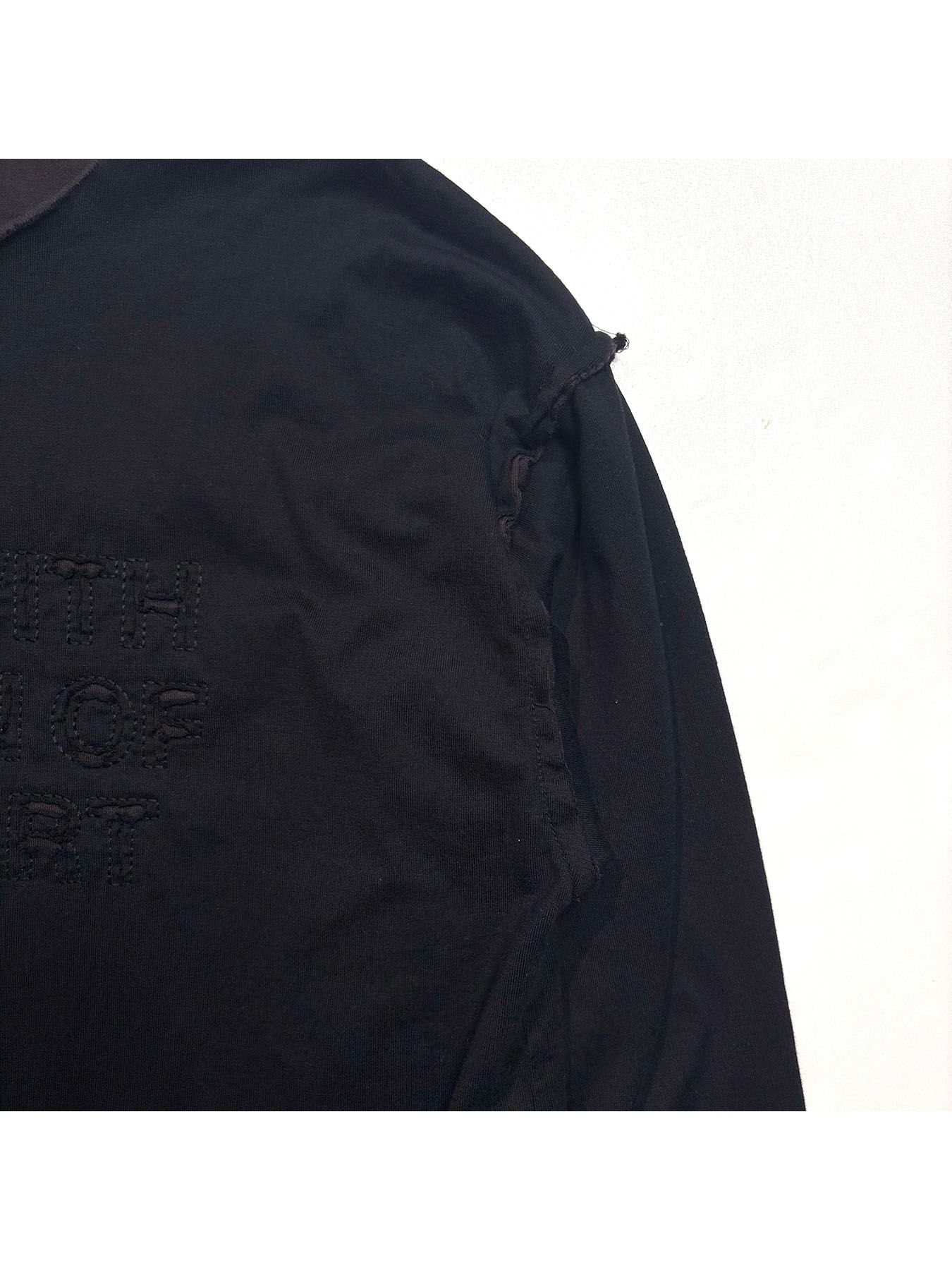 【予約品 3月9日(月) 18:00 締切】EMB CUT W FACE T / メッセージ刺繍 カット Wフェイス ロンT / ブラック×グレー