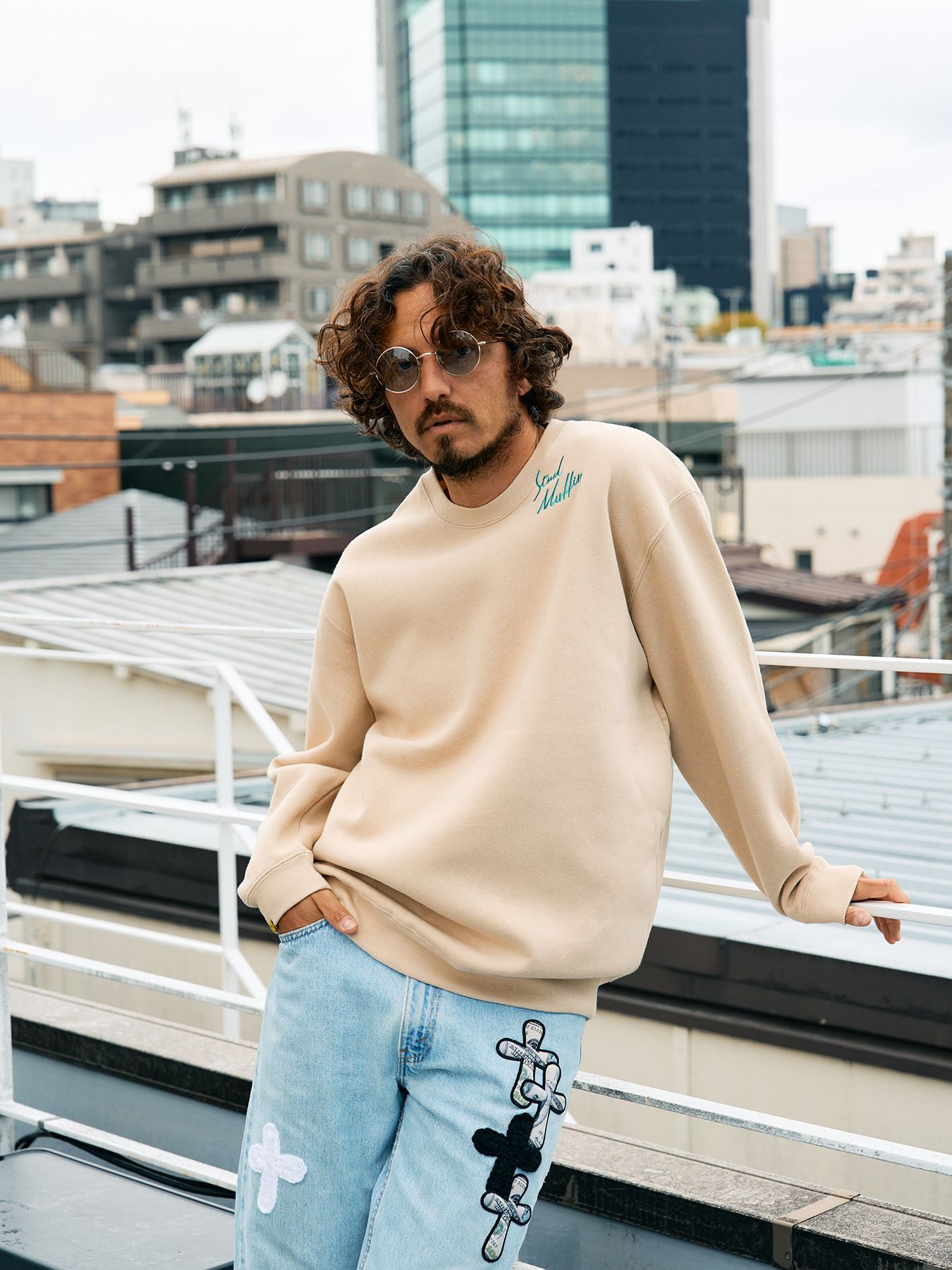 【予約品 5月8日(木) AM10時 締切】 TC裏毛起毛 スターグラムハート発泡プリント ロゴ刺繍 スウェットシャツ / ベージュ