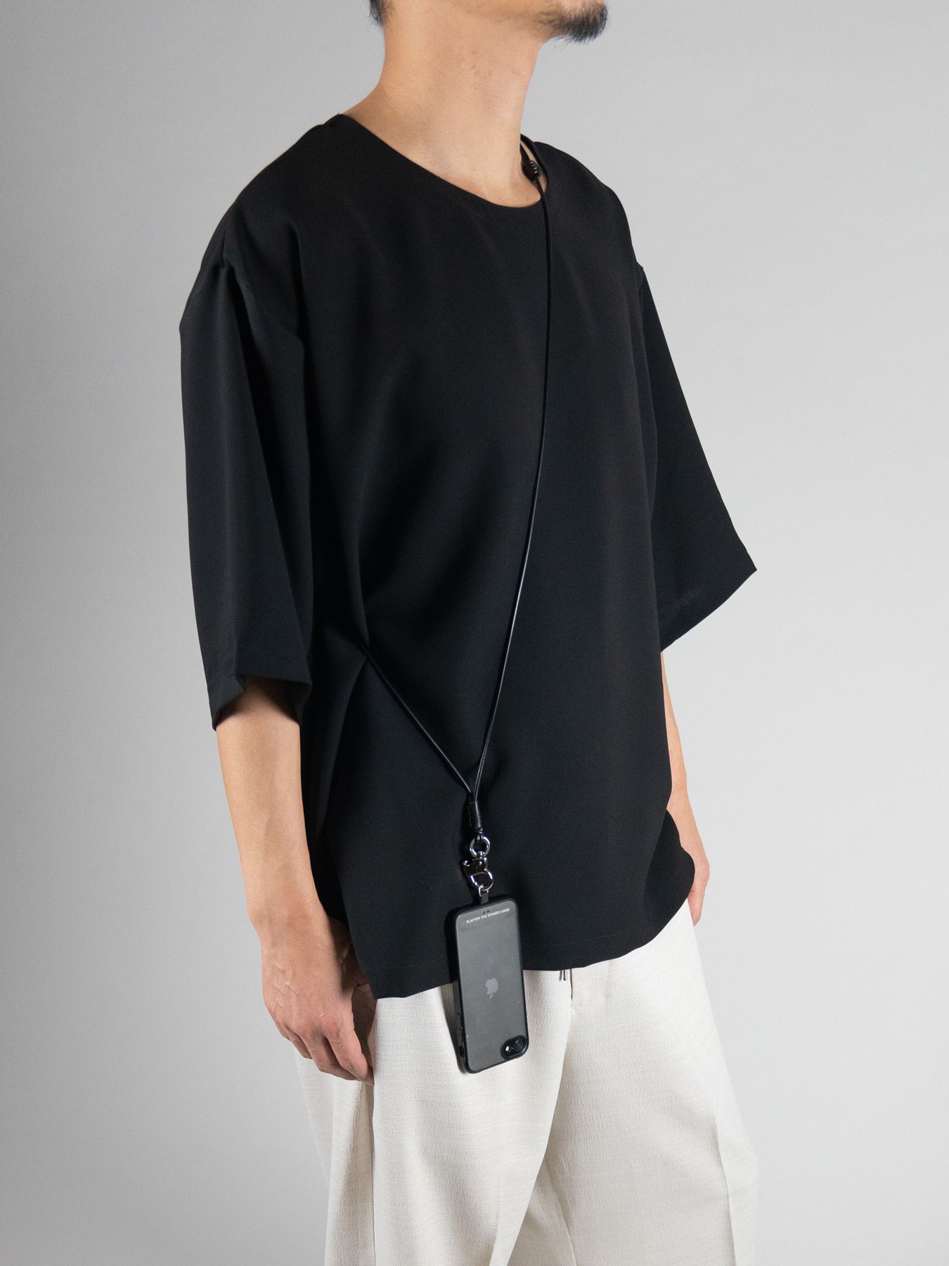 《予約品》 PULL UP LEATHER STRAP / ネックストラップ+スマホホルダー / ブラック 【Iroquois.SENTI】