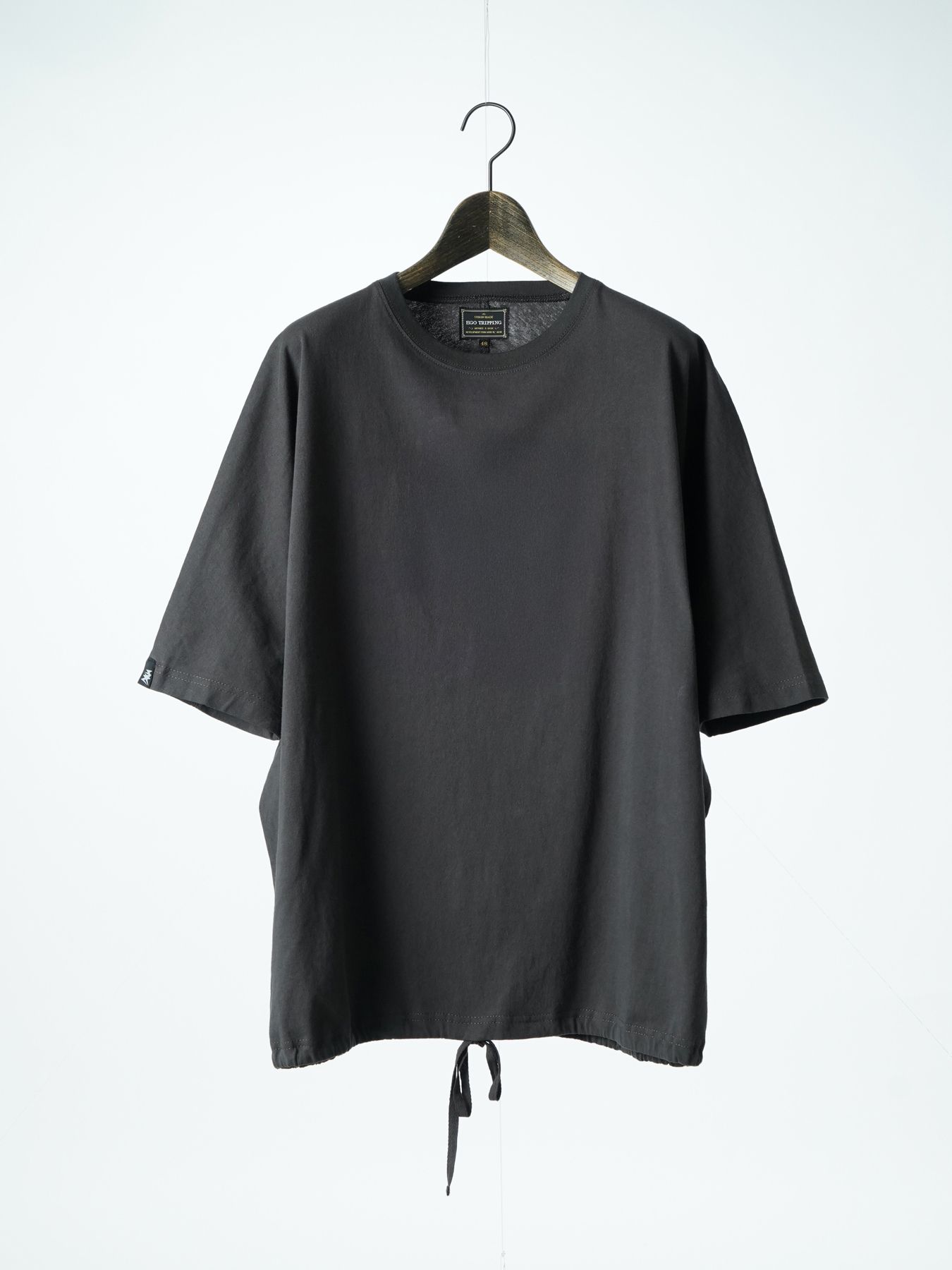 【予約品 2月1日(日) 締切】KITE TEE embroidery / 刺繍 ニットT / チャコール