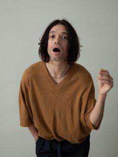 【予約品 】KITE V-NECK / Vネック ニットT / キャメル