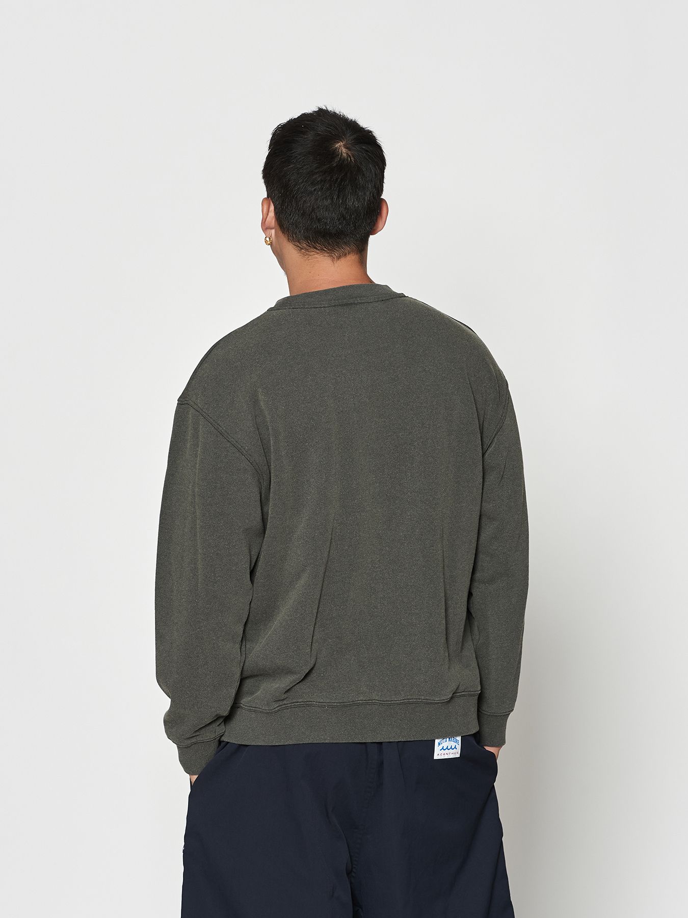 【予約品 10月9日(木) 締切】muta Aging Circle Logo Crewneck / スウェット / ブラック【Acanthus × muta MARINE】