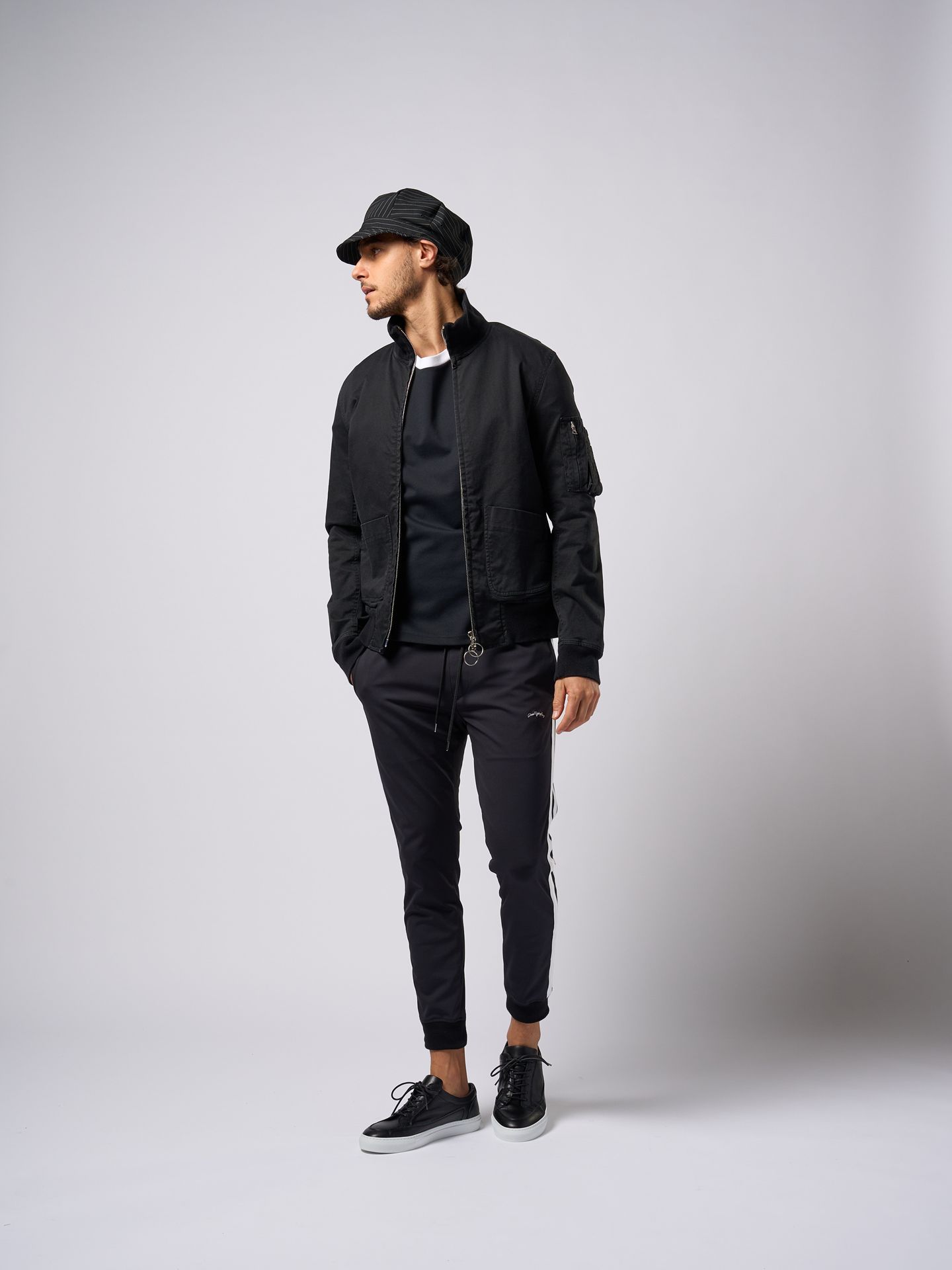 【予約品9月19日 10時締め】 line track pants  / トラックパンツ / ブラック・ホワイト