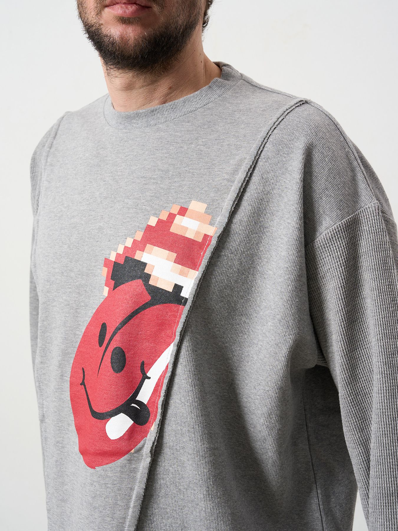 【予約品 5月8日(木) AM10時 締切】 3MIXレイヤードカットオフ モザイクプリント LS ワイドシルエットTシャツ / M.グレー