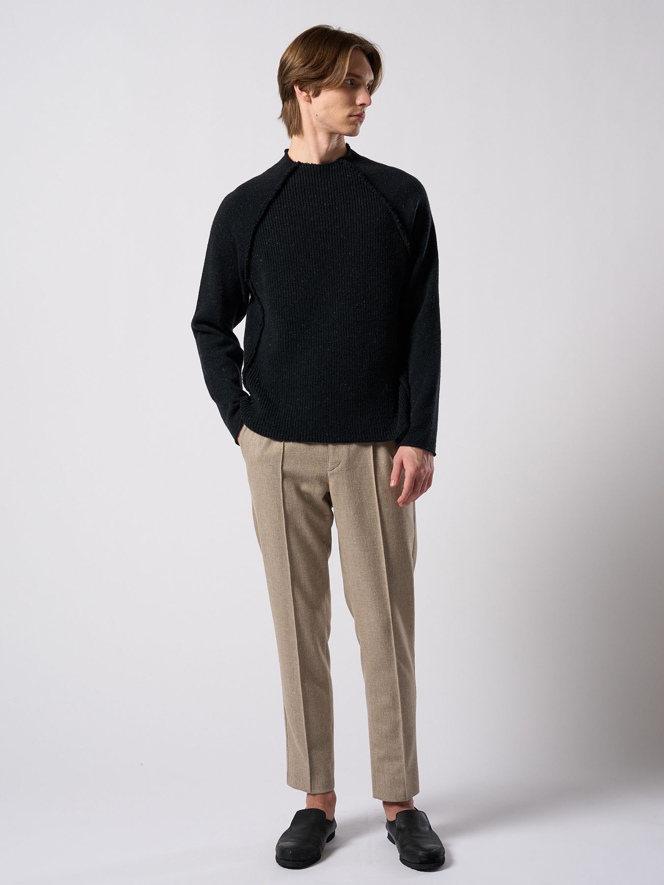 【予約品 4月19日(日) 18時締切】comfort pin-tuck slim slacks / コンフォート ピンタック スリムスラックス / ネイビー