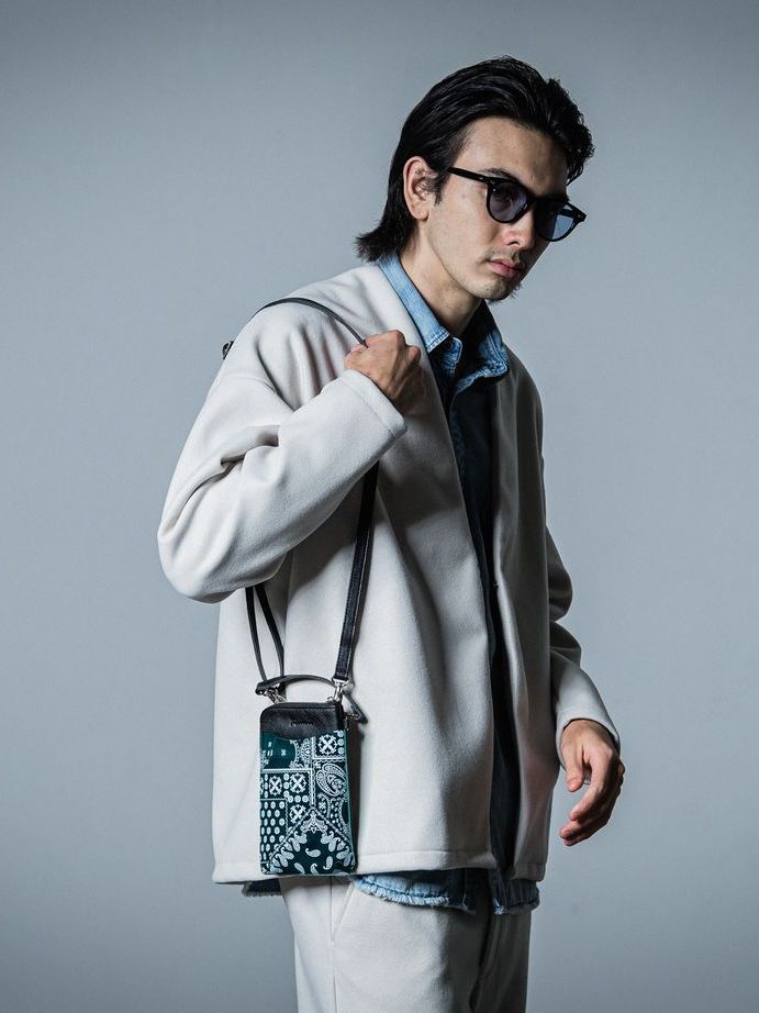 《予約品》 vermilion×RESOUND PVC Mobile pouch / ウォレットショルダーバッグ / グリーン