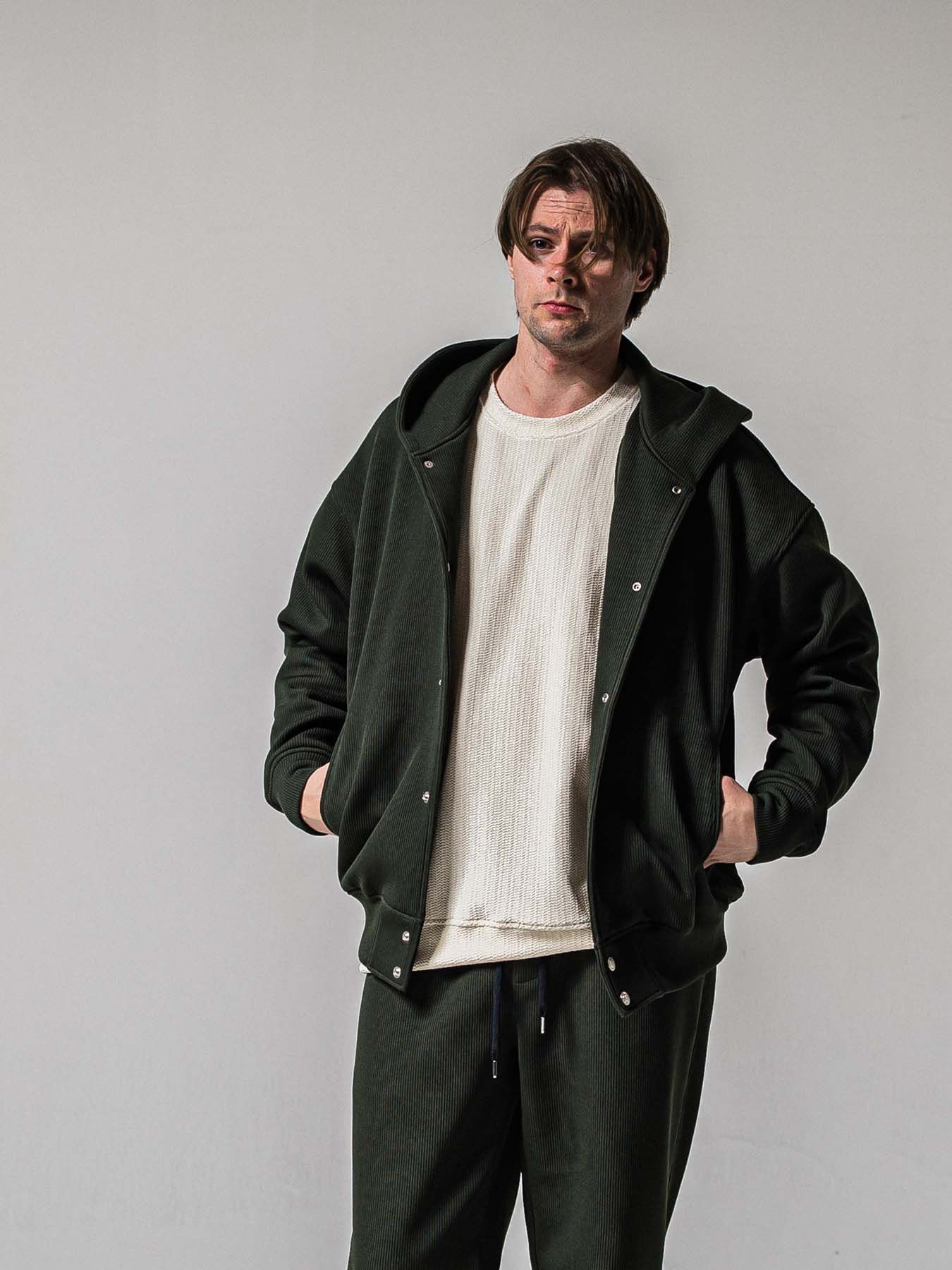 【予約品 11月16日(日) 締切】AZE VARSITY HOODIE / 畔編みニット フード付きスタジャン / カーキ