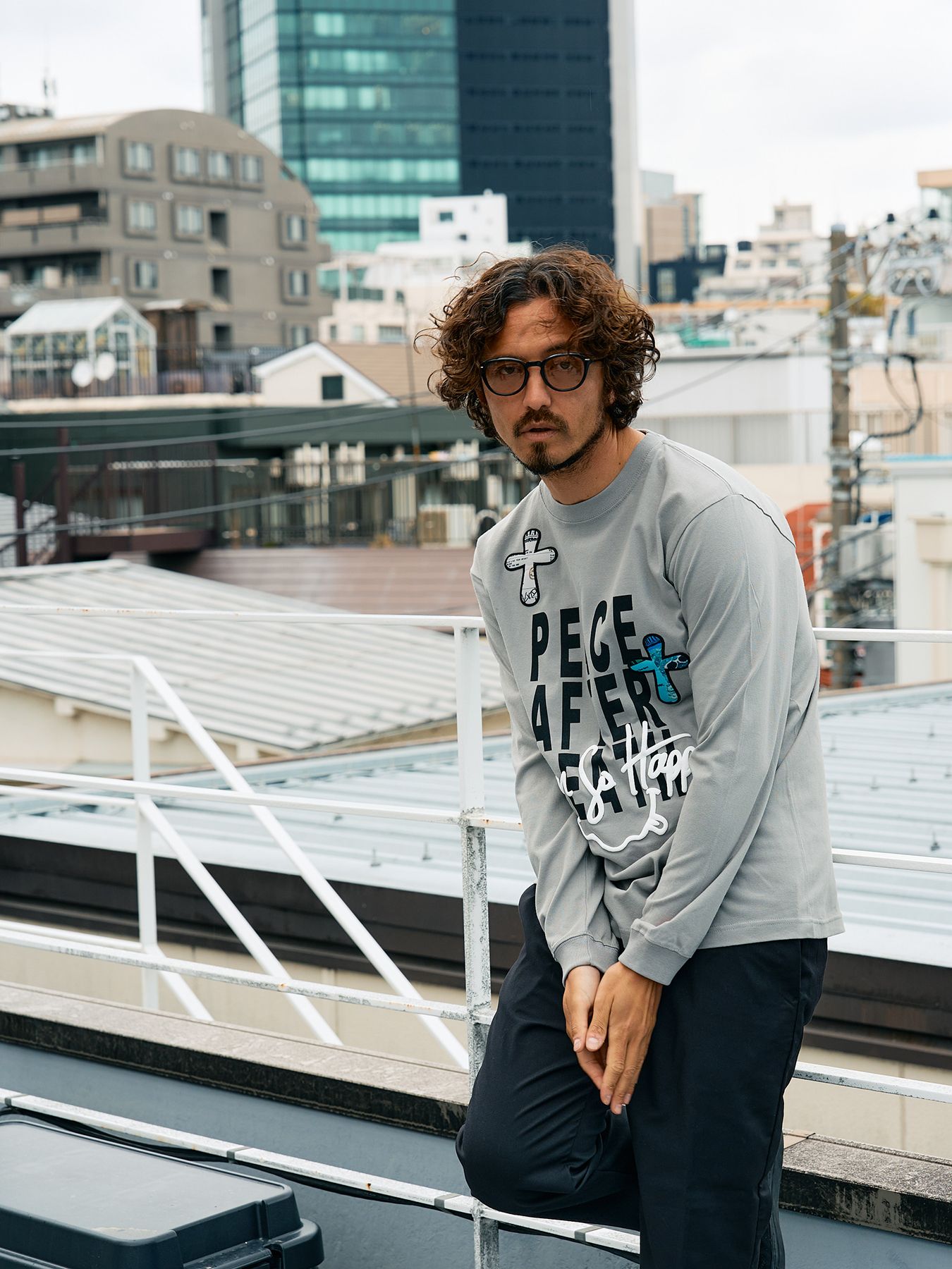 【予約品 5月8日(木) AM10時 締切】 5.6ozコットン天竺 PEACE AFTER DEATH&クロスパッチワーク LS Tシャツ / チャコールグレー