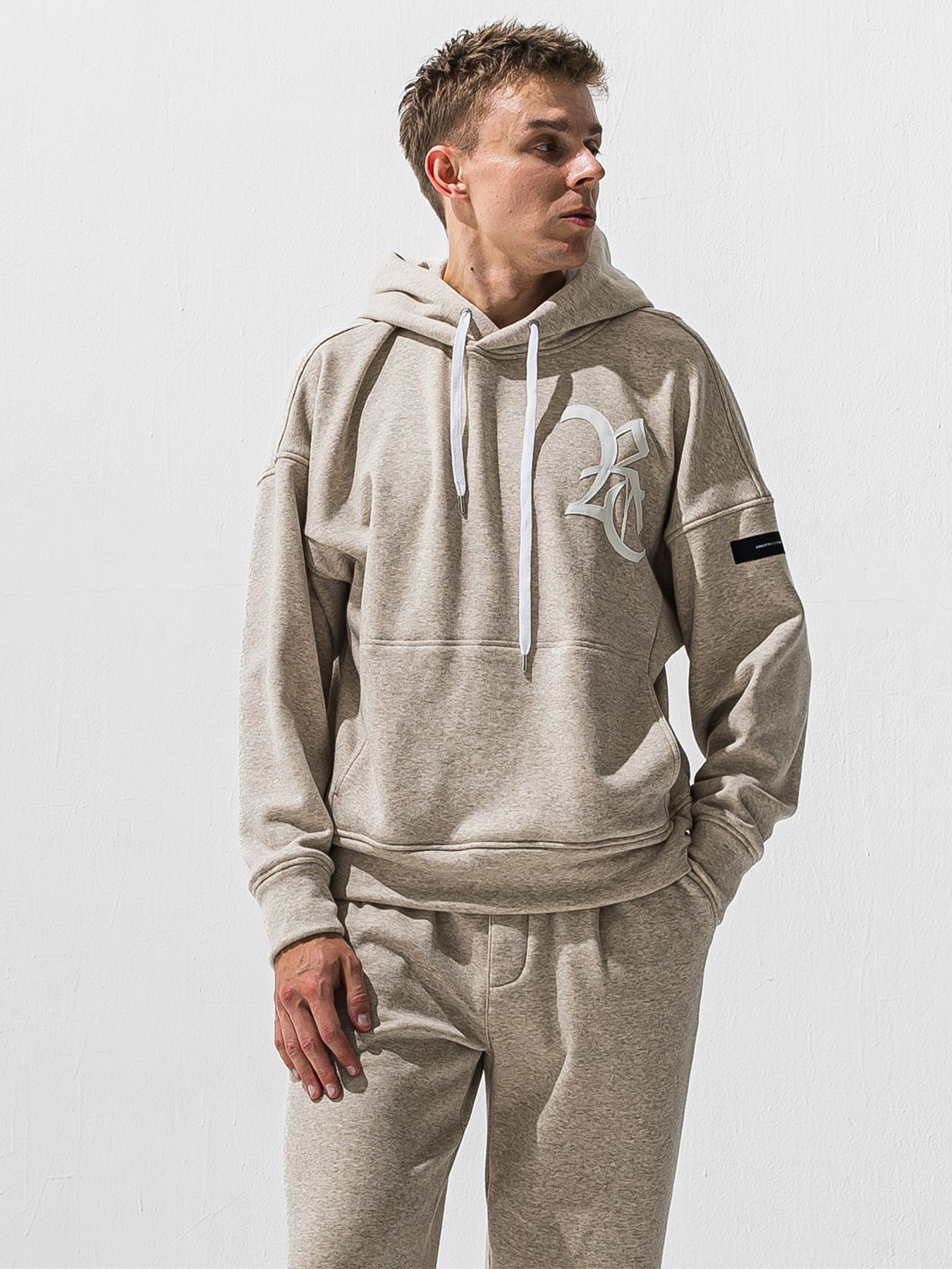 【予約品 9月6日(日) 締切】RC VELOURS FLEECE HOODIE / RCレザーワッペン 裏起毛 ルーズフーディー / ブラウン