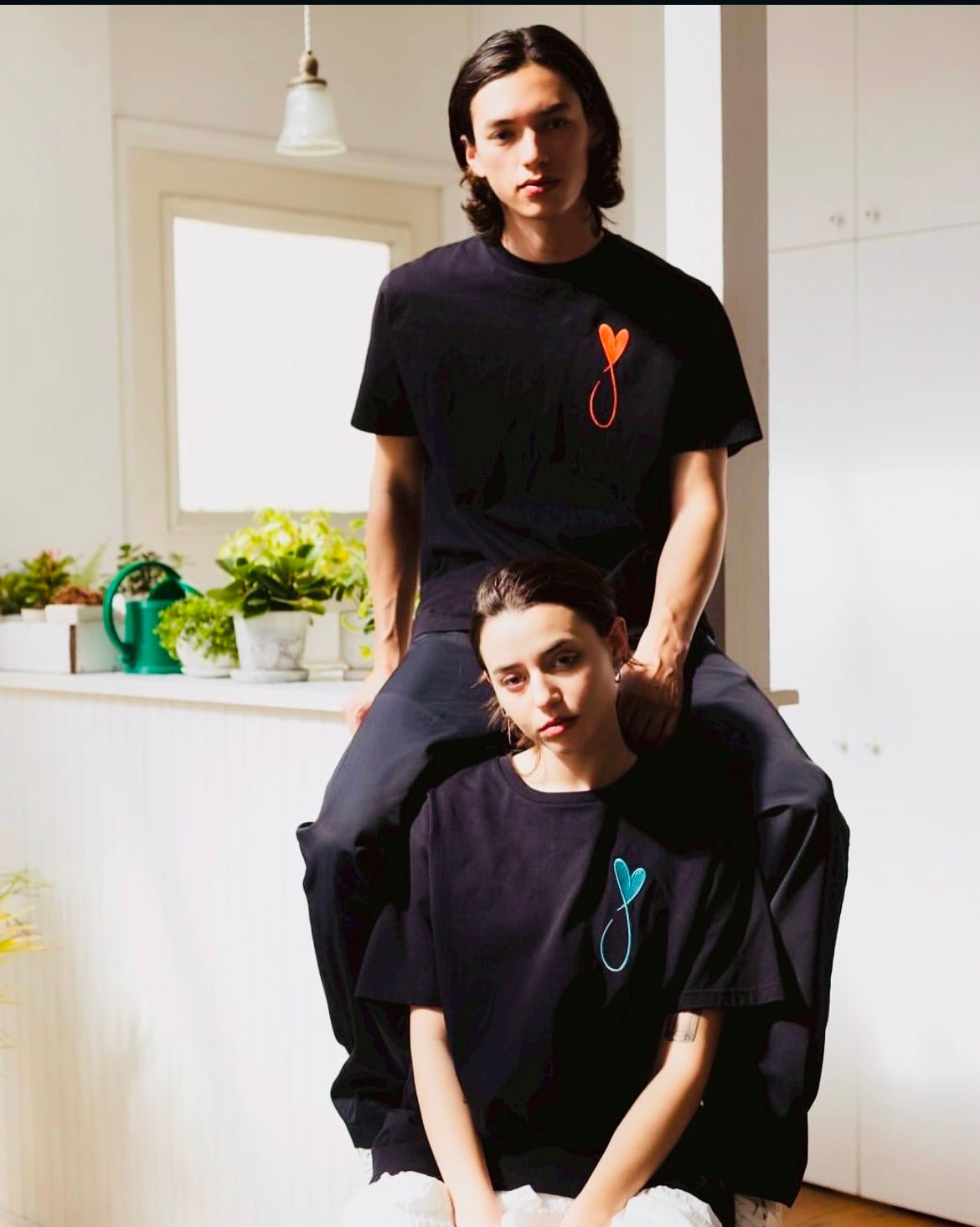 Tiphanie Big Logo T-Shirt / ブラック×ブルー