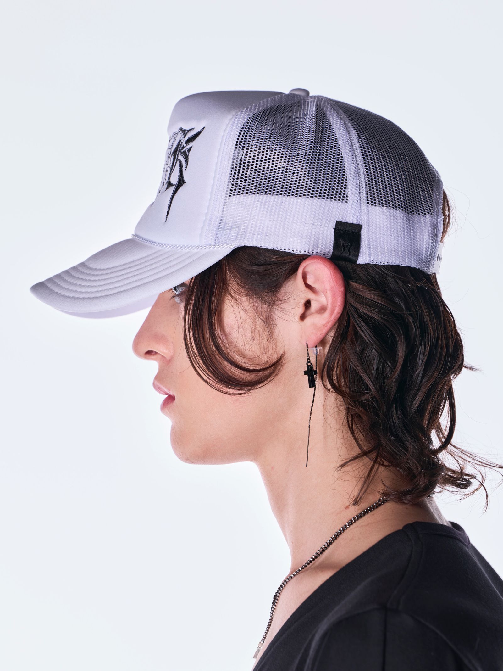 【予約品 6月29日(月) 締切】Mesh Cap / メッシュキャップ / ホワイト×ブラック刺繍