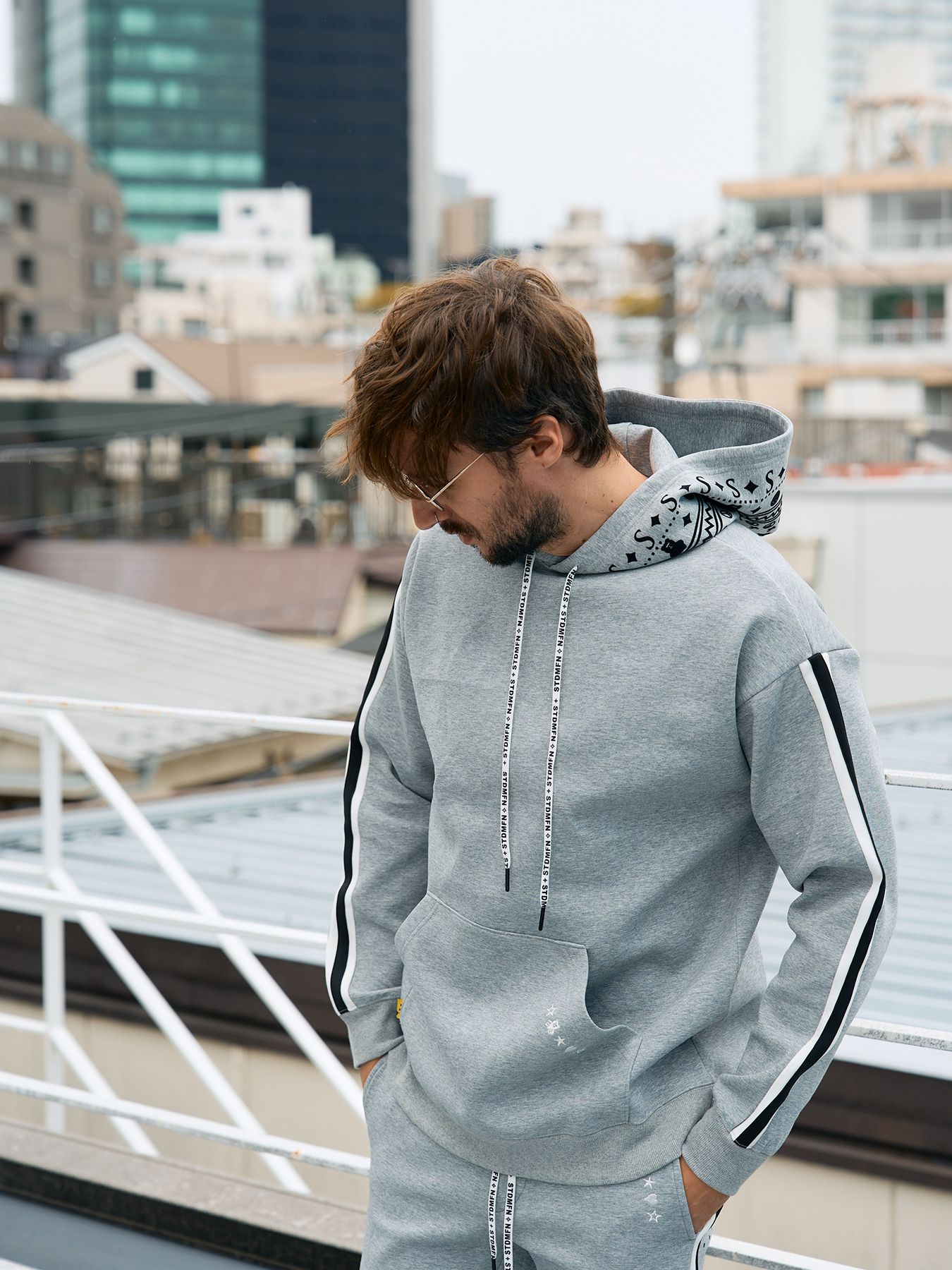 【予約品 5月8日(木) AM10時 締切】 T-Rストレッチポンチ スターノルディックフロッキーライン プルパーカー / M.グレー