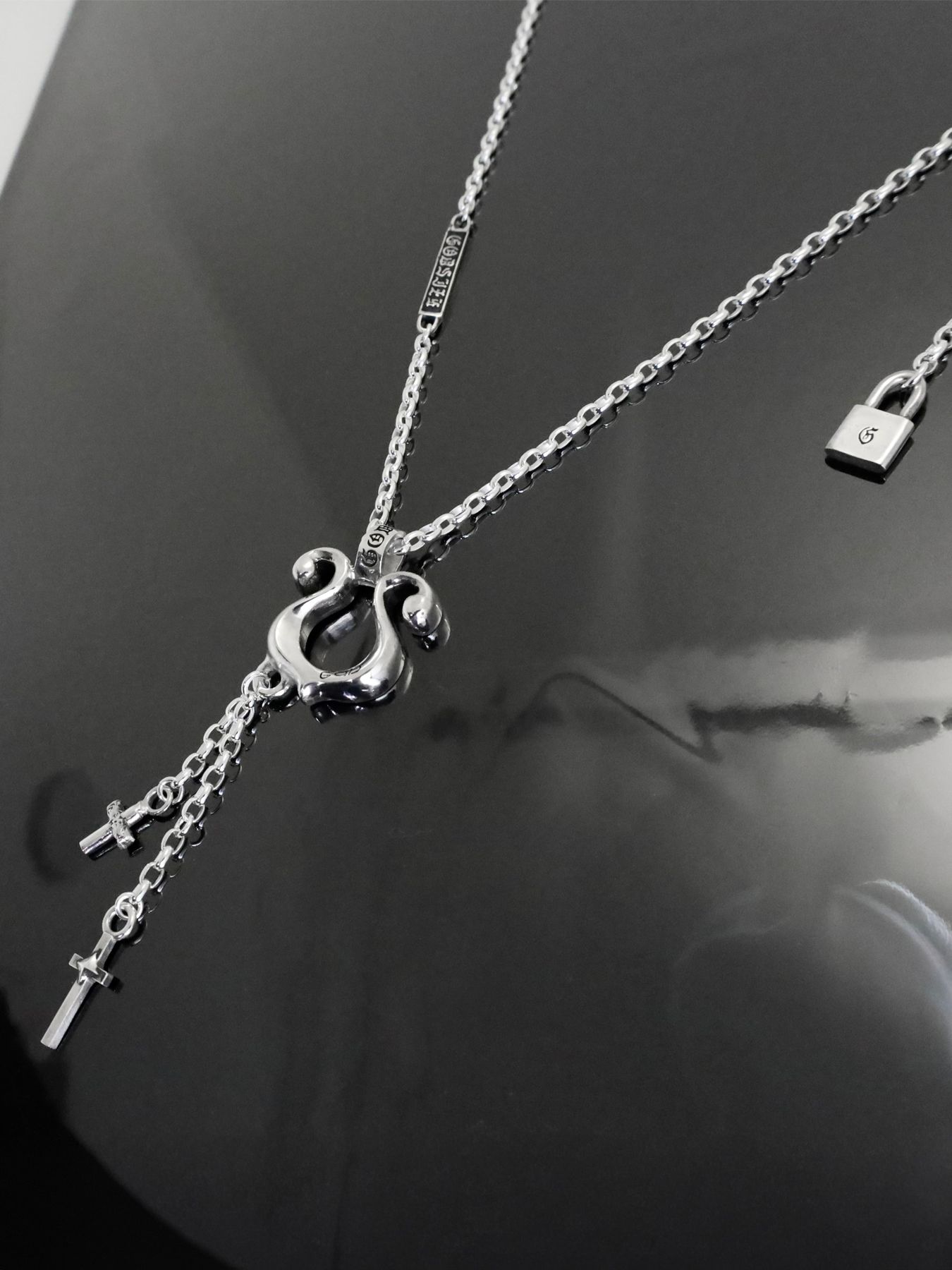 《受注生産》RHYTHMIC HORSESHOE LARGE with CROSSES NECKLACE #1 with GODSIZE® I.D. TAG / リズミックホースシュー・L ウィズ クロス #1ネックレス ゴッドサイズ® I.D.タグ / 注文から2～3週間後入荷予定