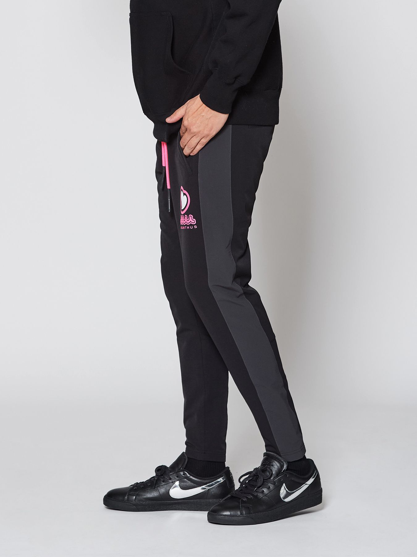 【予約品 】muta sweet muta Sideline Pants / イージーパンツ / ブラック×ピンク【Acanthus × muta MARINE】