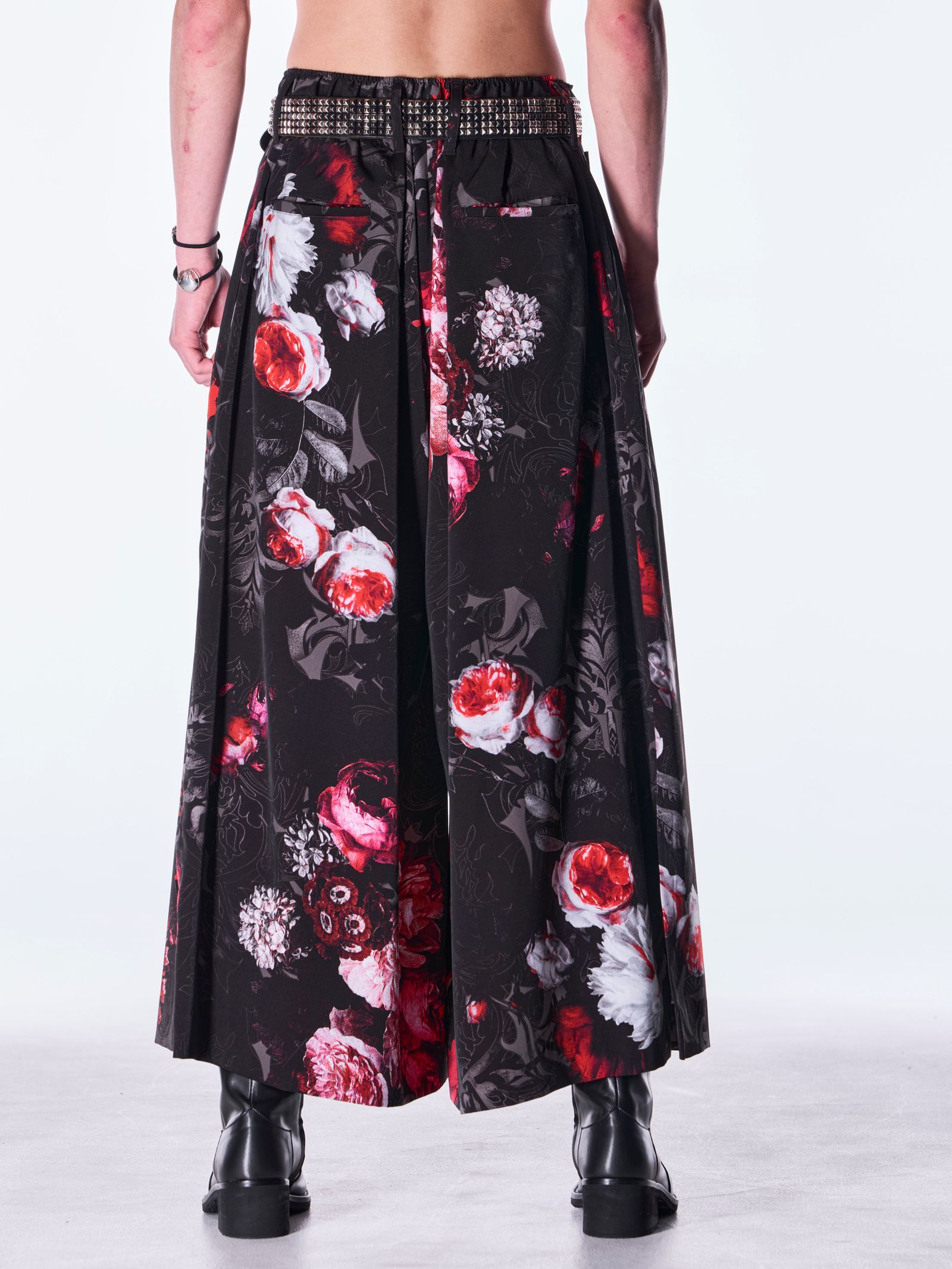 【予約品 6月29日(月) 締切】Goth Flora Suede Satin Wide Tuck Slacks / ワイドタックスラックス / ブラック