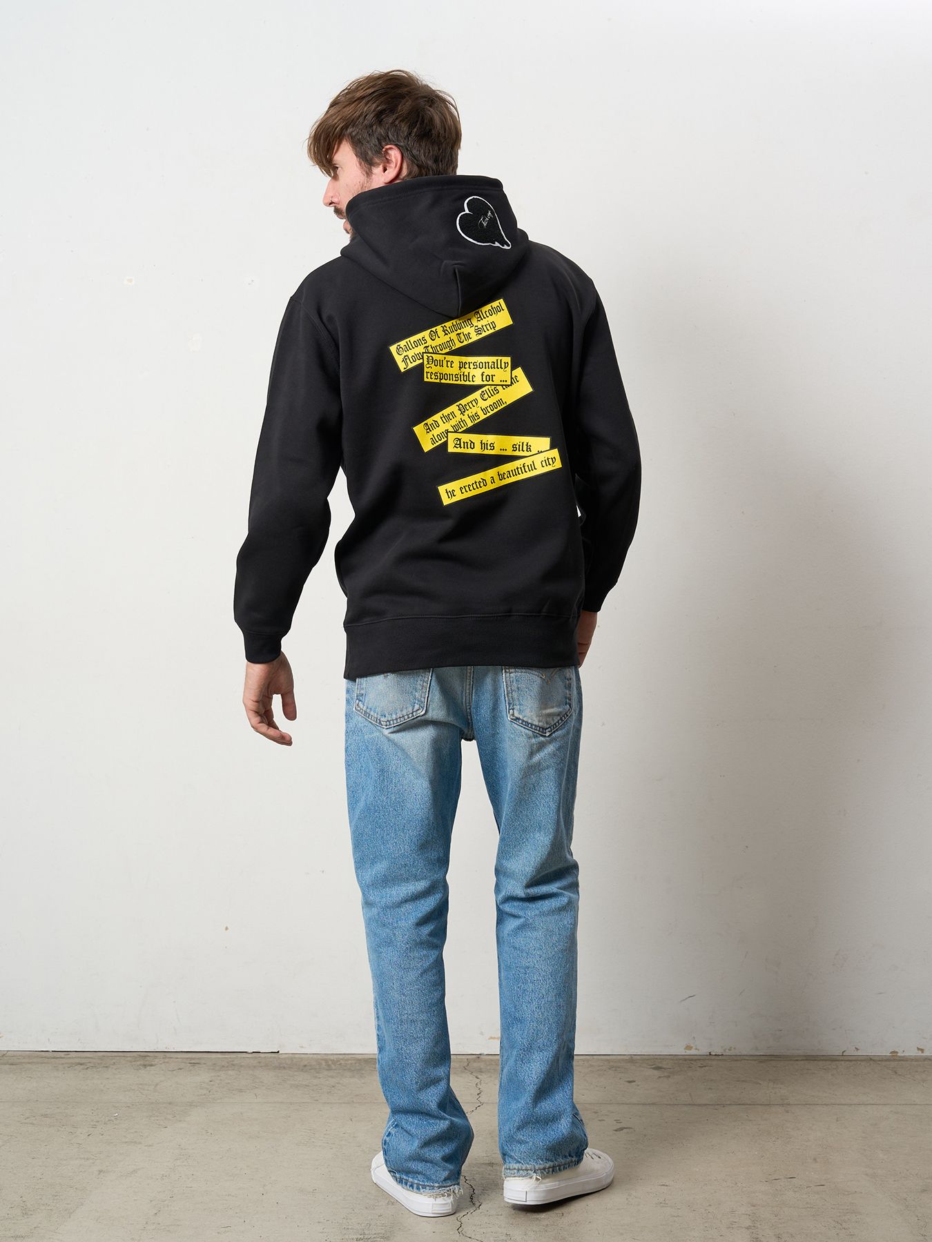 【予約品 5月8日(木) AM10時 締切】 TC裏毛起毛 リリックリボン&MUSICプリントハートサガラパッチワーク プルオーバー パーカー / ブラック