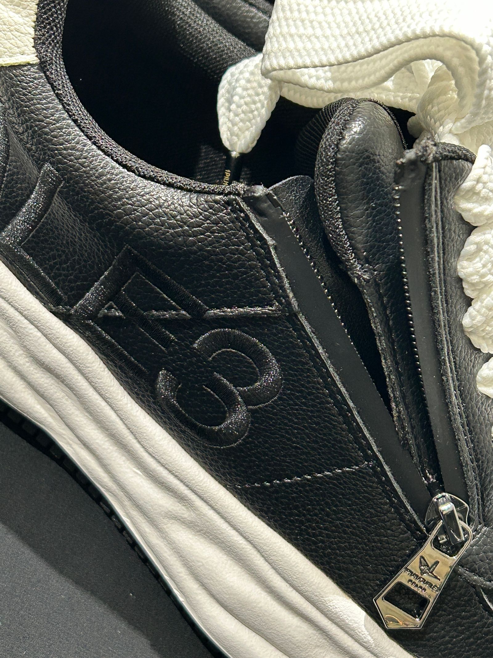 DISTORTED SOLE スニーカー / ブラックUSX-26008