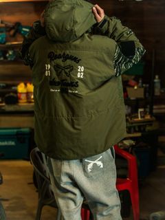 【予約品 3月9日(月) 18:00 締切】WILD THINGS コラボ - ×WILD THINGS EMB / ショートモンスターパーカー / 背中刺繍あり / カーキ