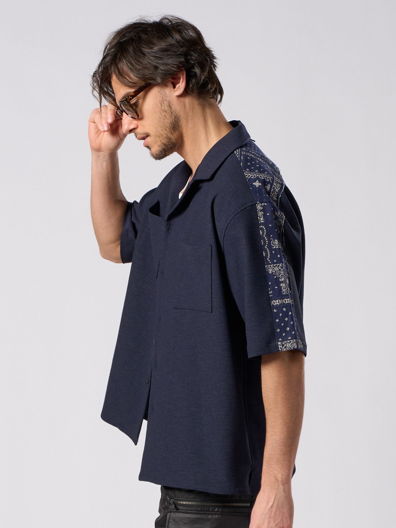 【予約品 1月25日(日) 締切】bandana print panel open shirt / バンダナプリントパネル オープンカラーシャツ / ネイビー