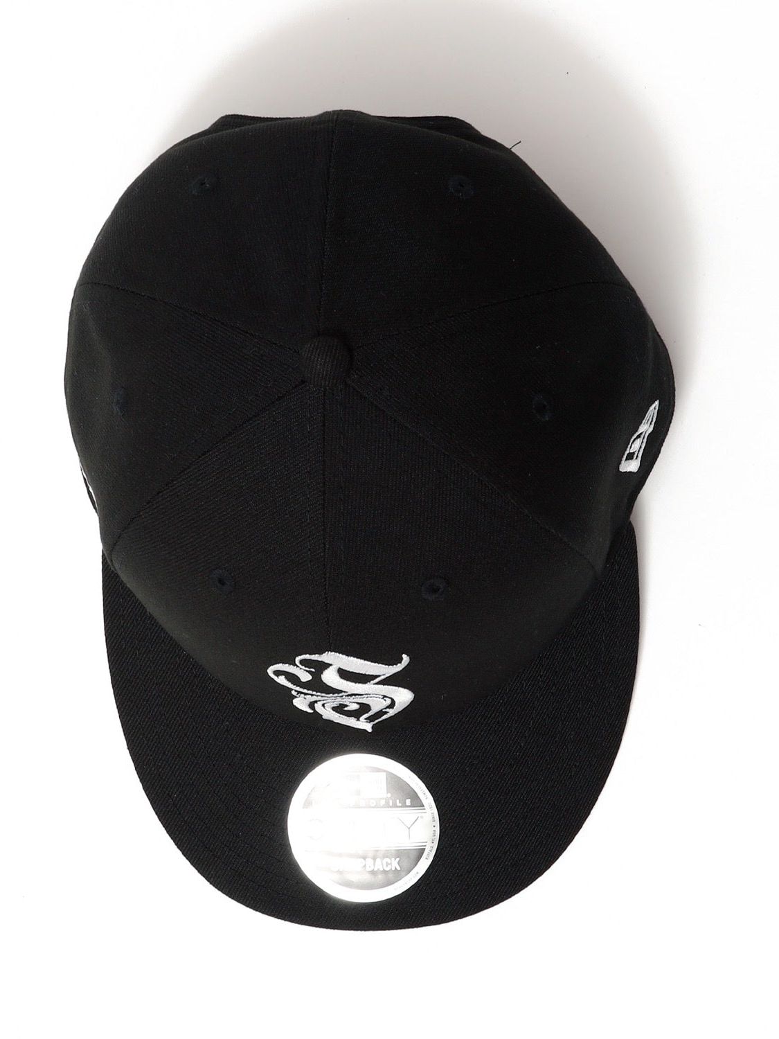 SWITCHBLADE × NEW ERA® ORNATE S BASEBALL CAP / BLACK 1501971-BLACK-FREE