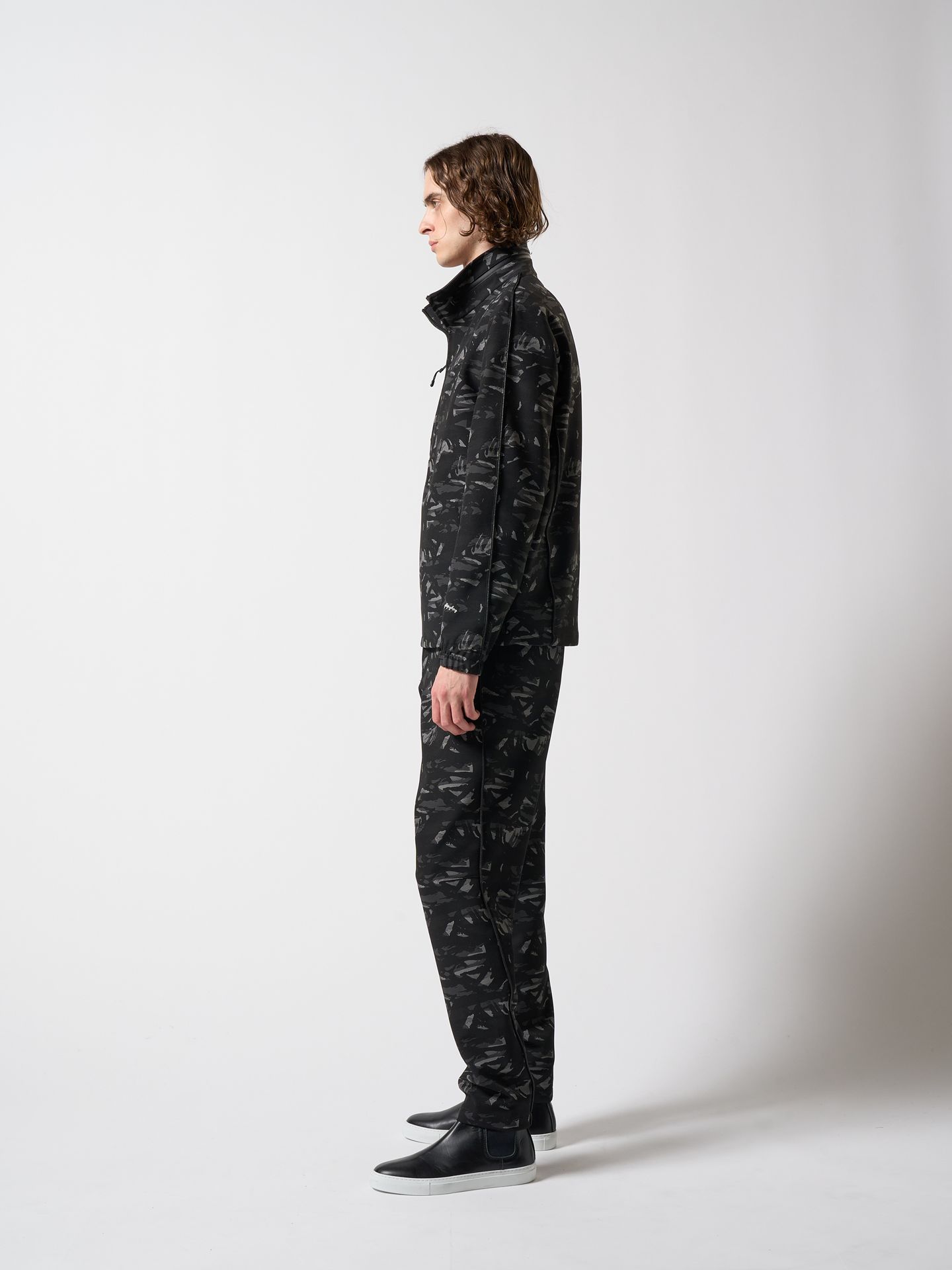 【予約品】 comfy anorak JKT / ジャケット / ブラック・カモ