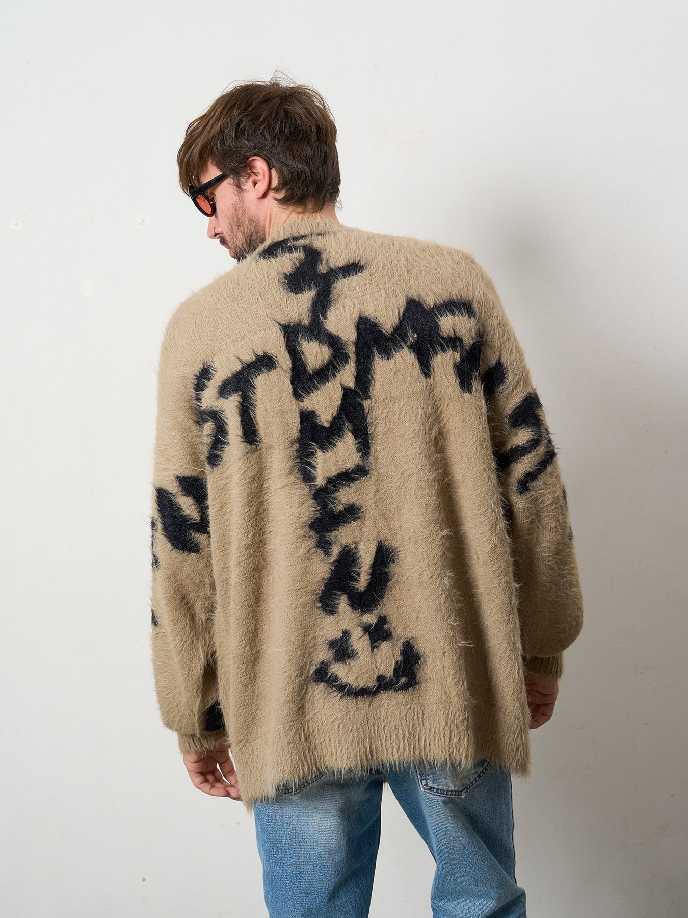 【予約品 5月8日(木) AM10時 締切】 ナイロンフェザーヤーン ビックロゴクロスインターシャシャギープルオーバー / ベージュ