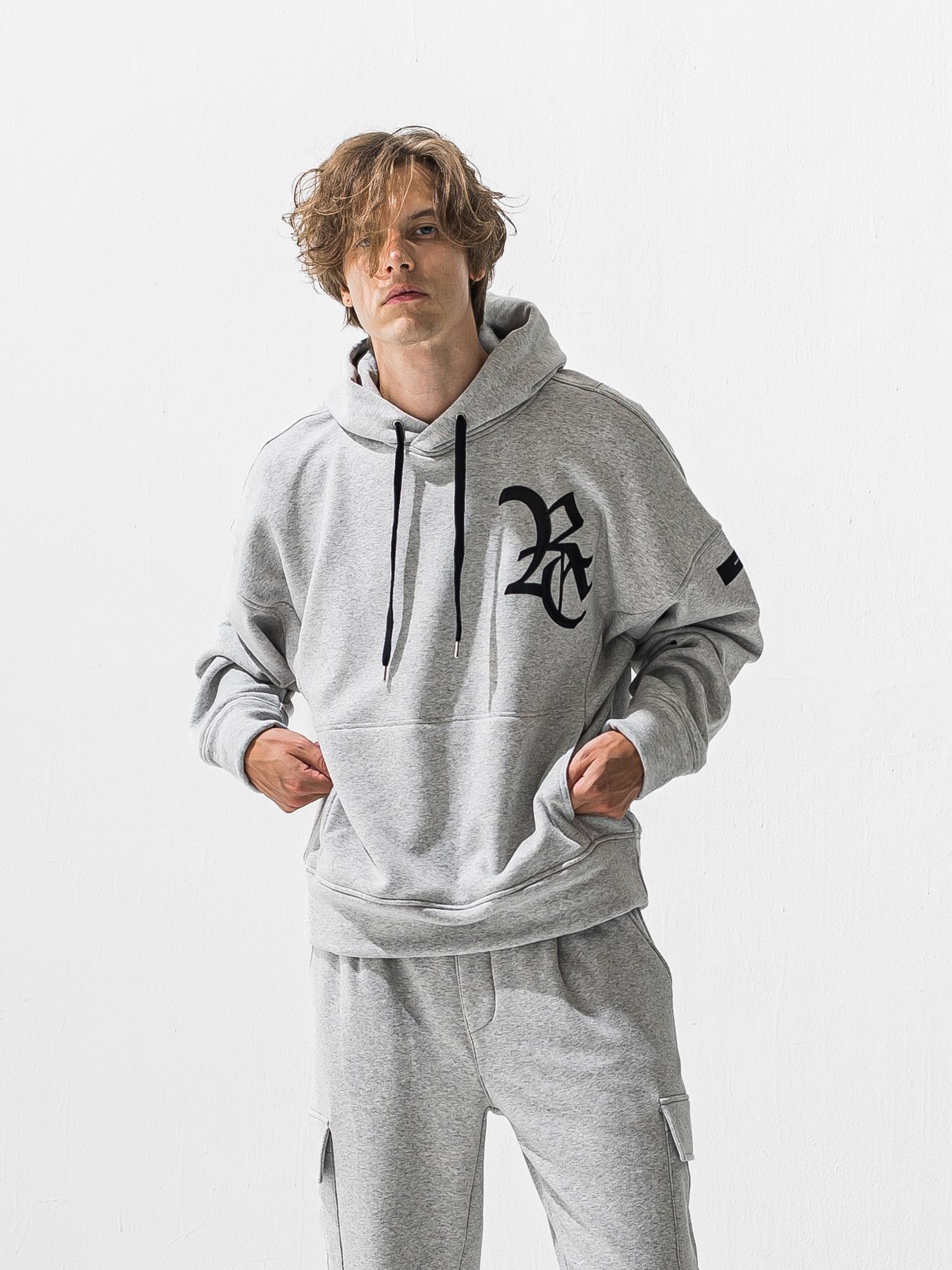 【予約品 9月6日(日) 締切】RC VELOURS FLEECE HOODIE / RCレザーワッペン 裏起毛 ルーズフーディー / グレー