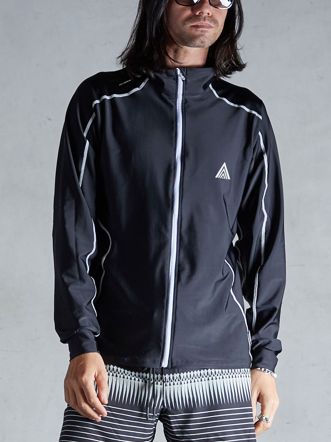 《予約品》 ARROWHEAD RASHGUARD / ラッシュガード / ブラック・ホワイト