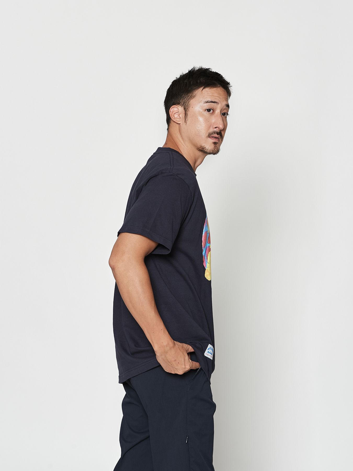 【予約品 10月9日(木) 締切】muta Heat Hibiscus Tee / Tシャツ / ネイビー【Acanthus × muta MARINE】