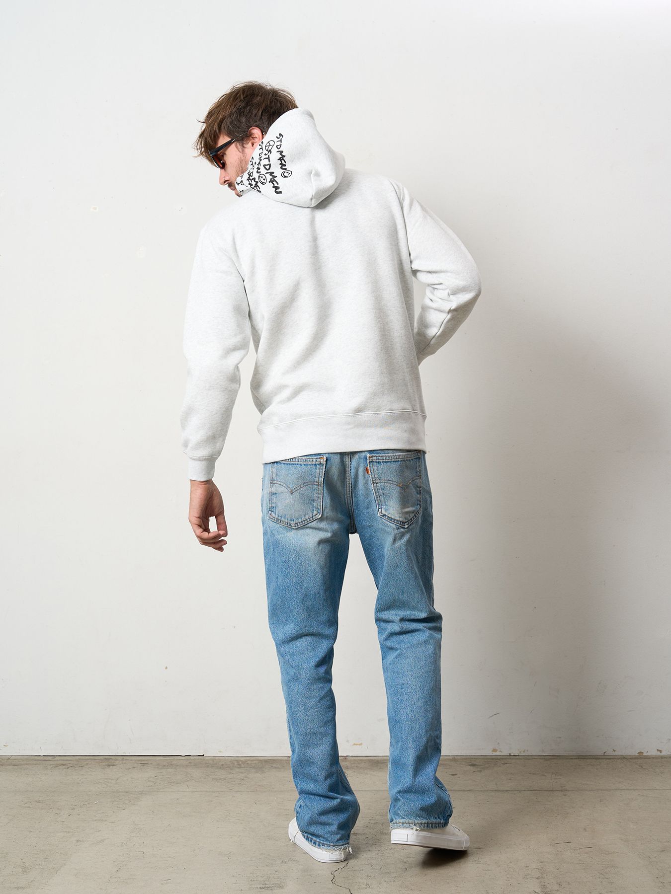 【予約品 5月8日(木) AM10時 締切】 TC裏毛起毛 カートベアボアパッチワーク&ロゴプリント プルパーカー / アッシュ