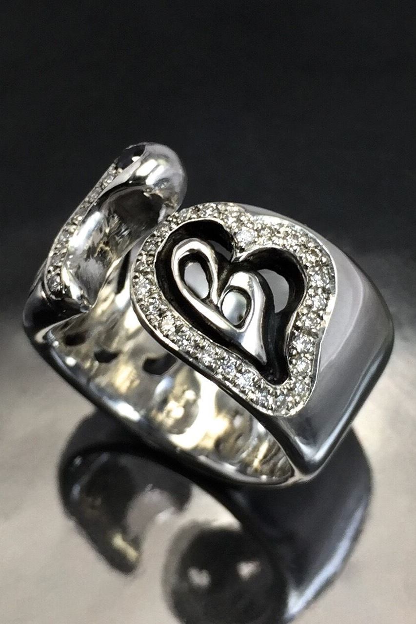 GODSIZE - 《受注生産》 ANGEL WING RING with DIAMOND & BLACK DIAMOND  ダイヤモンド&ブラックダイヤモンド リング 【GOD SIZE】 注文から2～3週間後入荷予定 | BRYAN