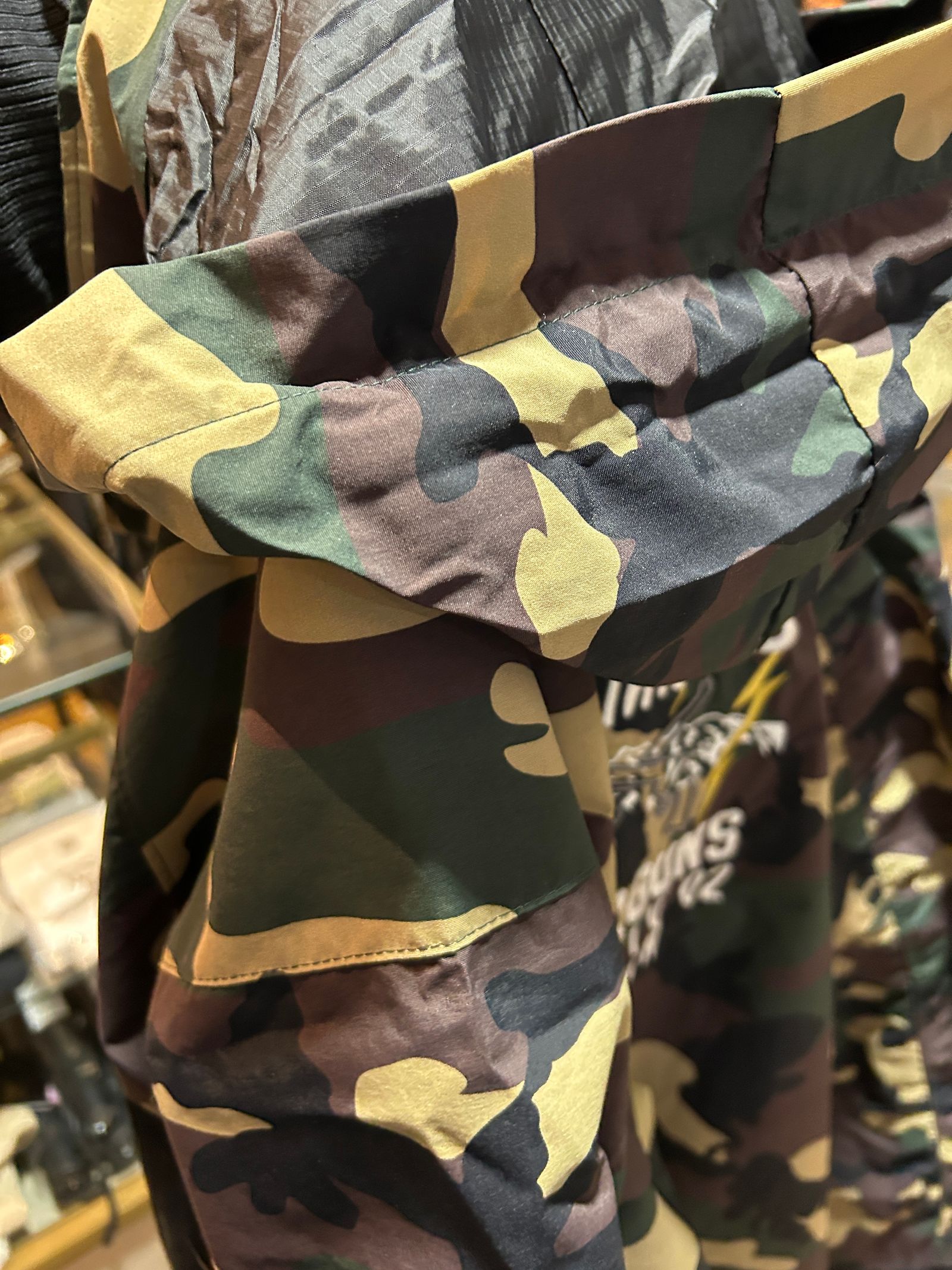 WILD THINGSコラボ - WILD THINGS CAMO EMB / ナイロンジャケット / 刺繍 カモフラージュ2025 2/12/20発売