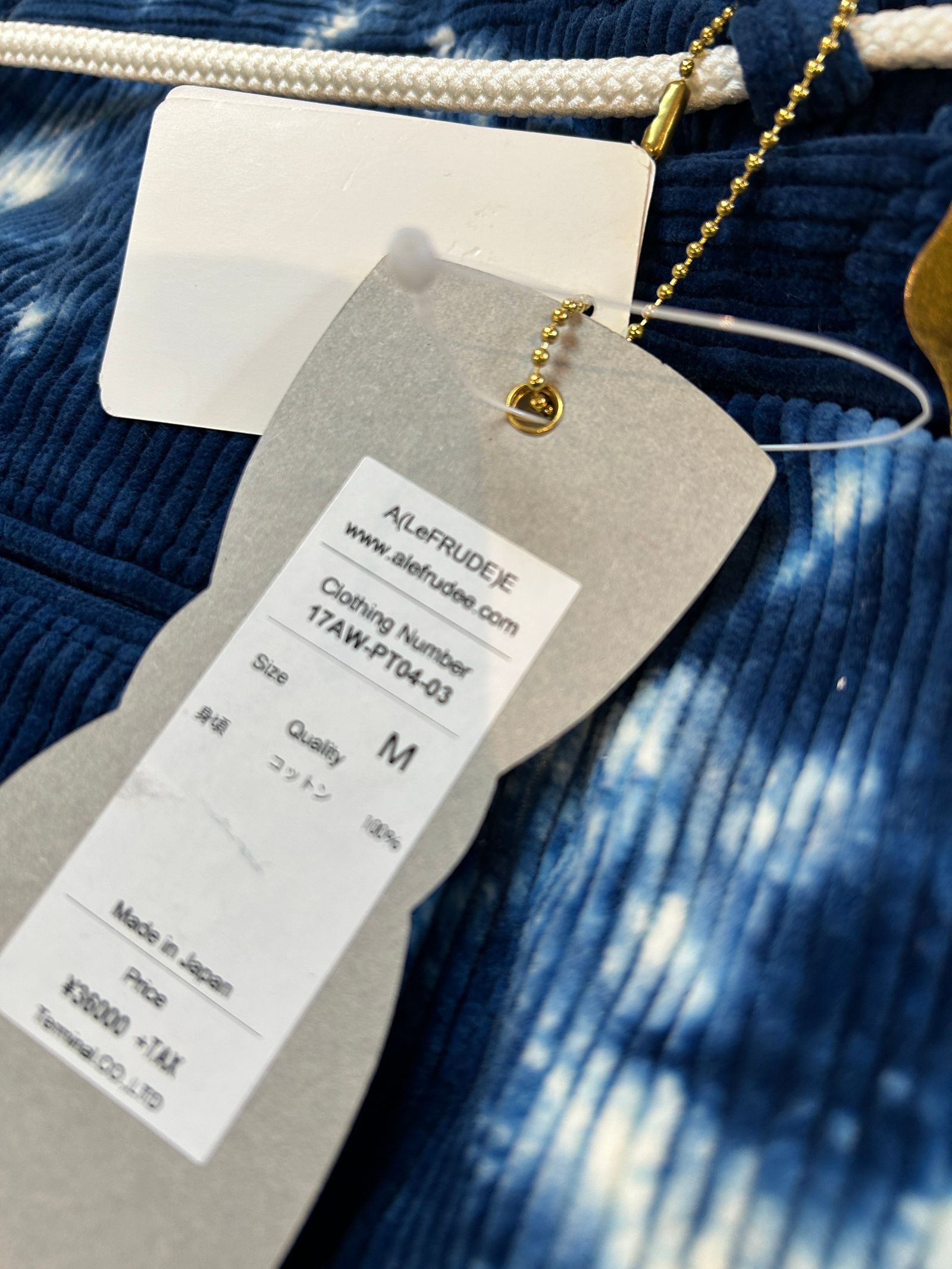 ワンタックコーディロイワイドパンツ ブルー  ブリーチ/アレフルード