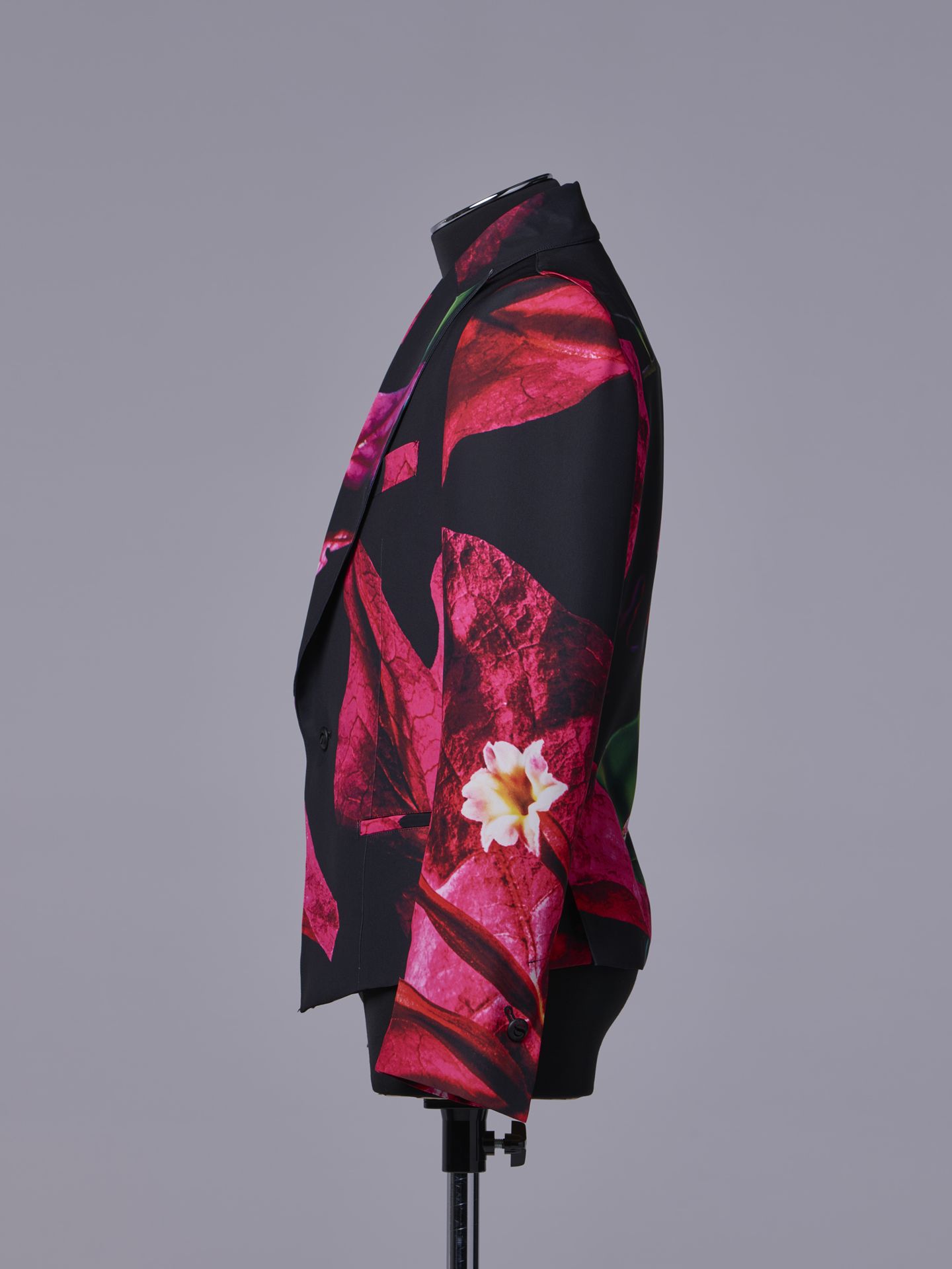 《予約品11月4日 》 ShortPeackedJacket / ショートジャケット / ブラック・ブーゲンビリア