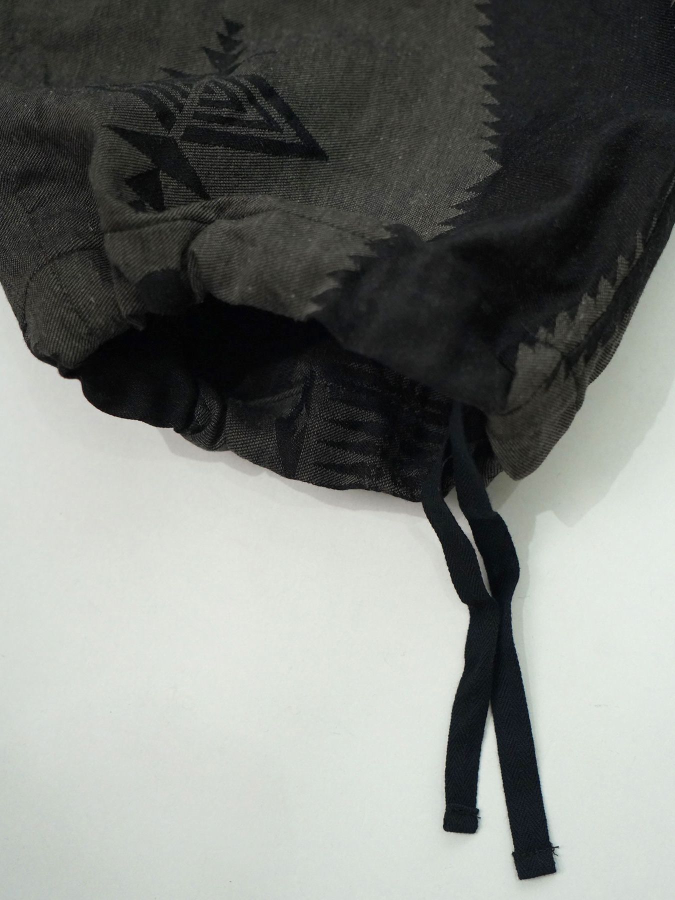 【予約品 6月2日(月) AM10時 締切】FOLKESTRIPE TROUSERS / イージートラウザーズ / チャコール×ブラック