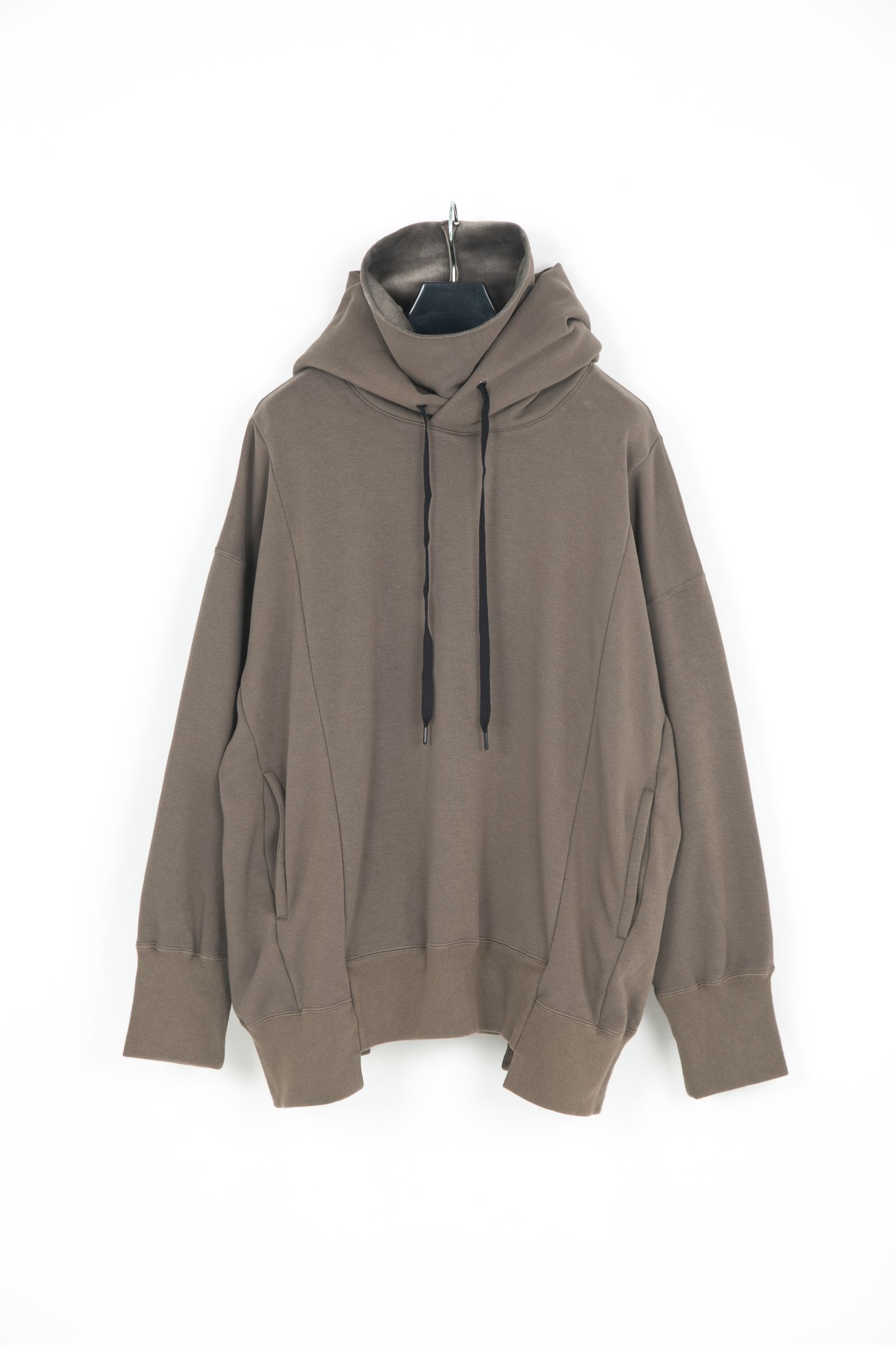 ストレッチコットンポリ ベロア加工ニット ハイネック フーディー / OLIVE 【STRUM】