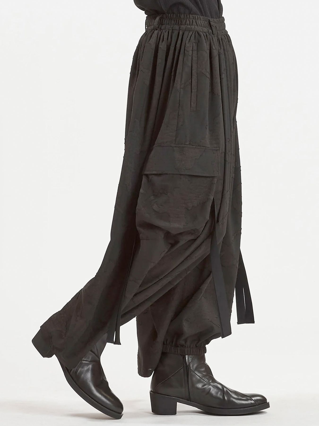 フラッタリングカーゴトラウザーズ / フラワー【NO ID.】