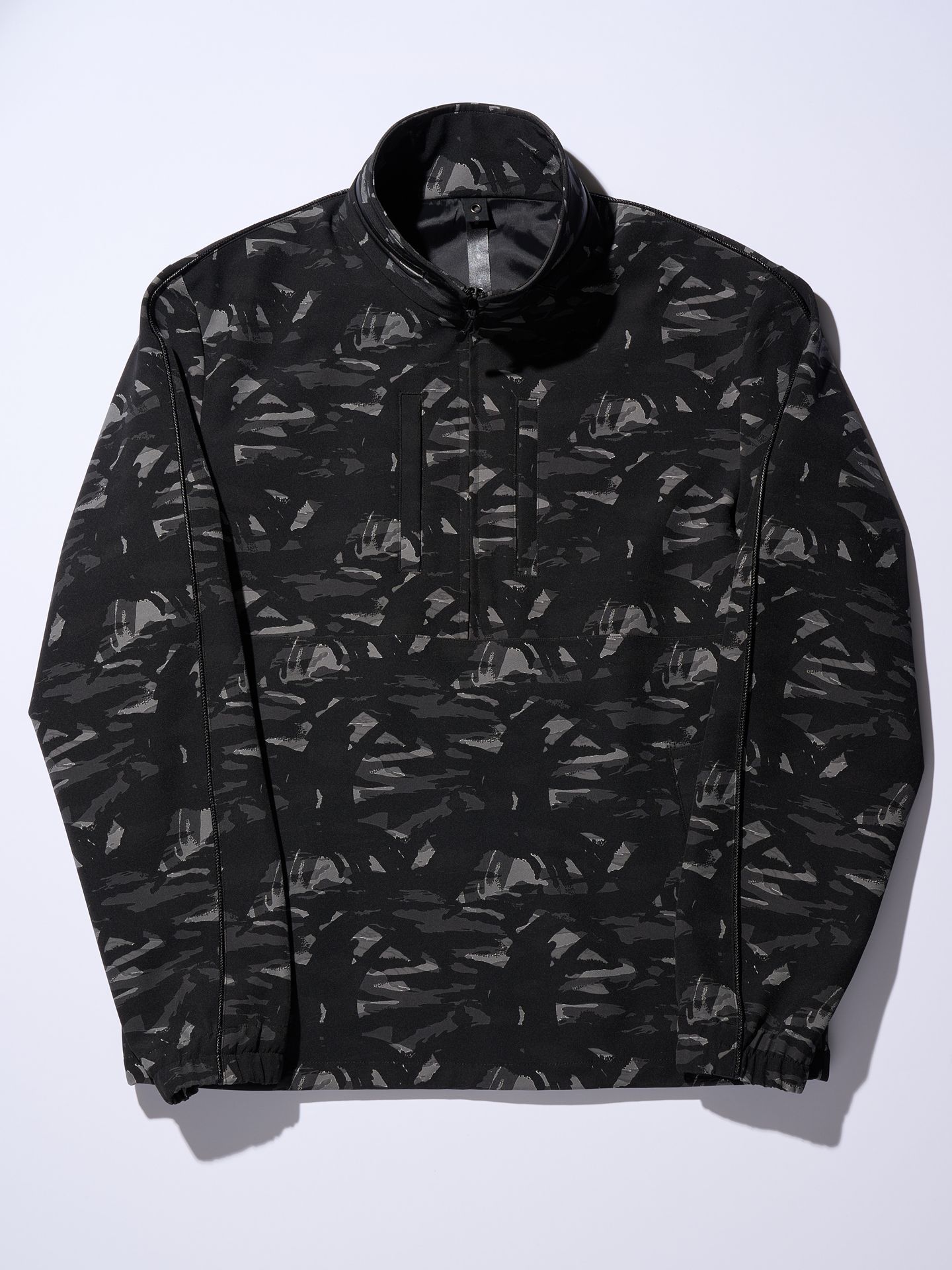 【予約品】 comfy anorak JKT / ジャケット / ブラック・カモ