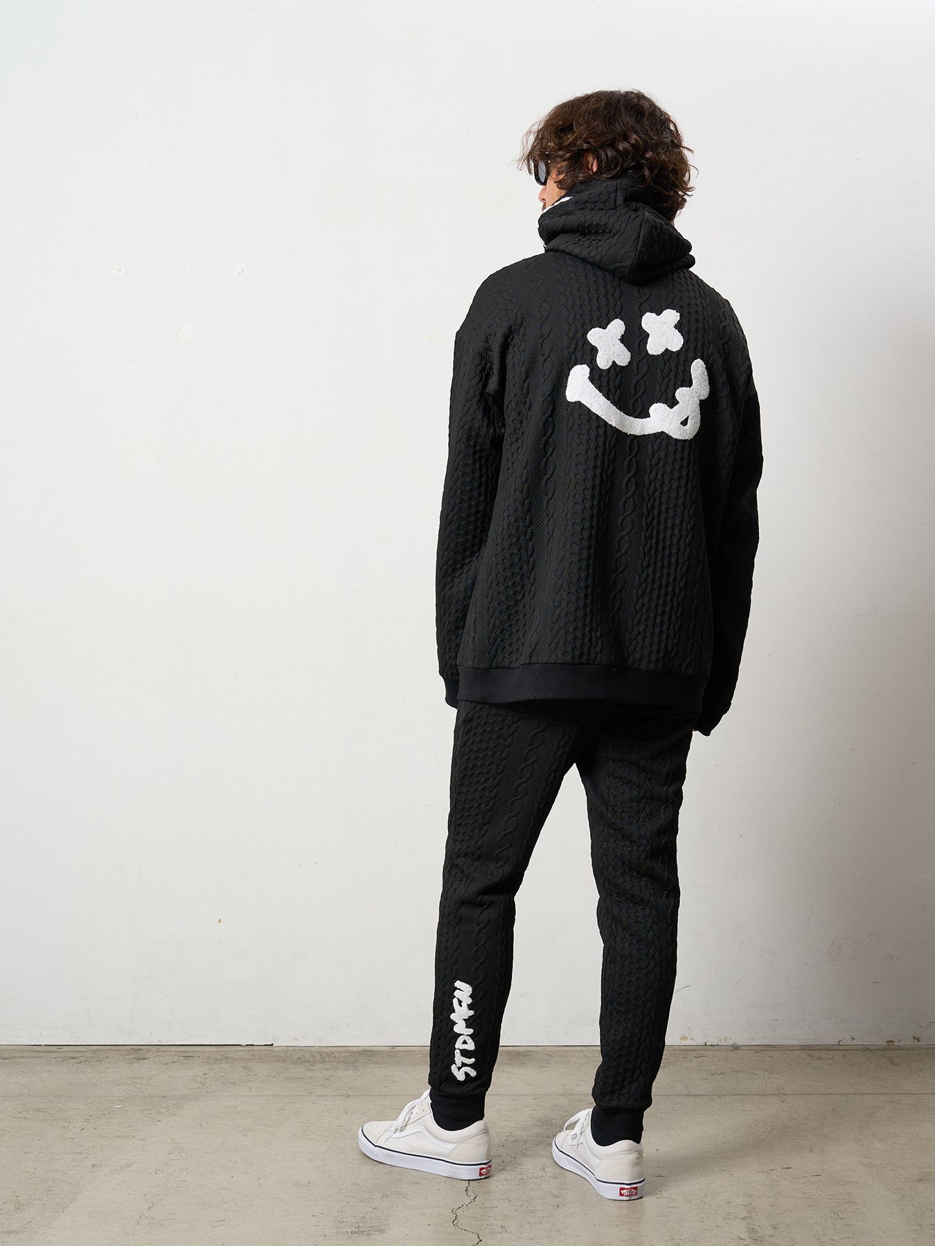 【予約品 5月8日(木) AM10時 締切】  ケーブルジャガードダブルフェイス サガラ刺繍ジップパーカー / ブラック