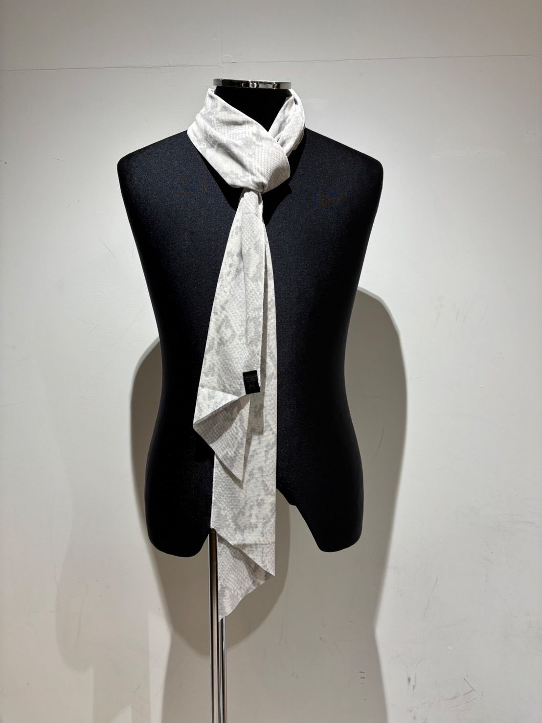 Kiryuyrik ストール完売品　YOSHIKIさんCM着用同モデル　新品 Kiryuyrik ストール完売品 YOSHIKIさんCM着用同モデル 新品