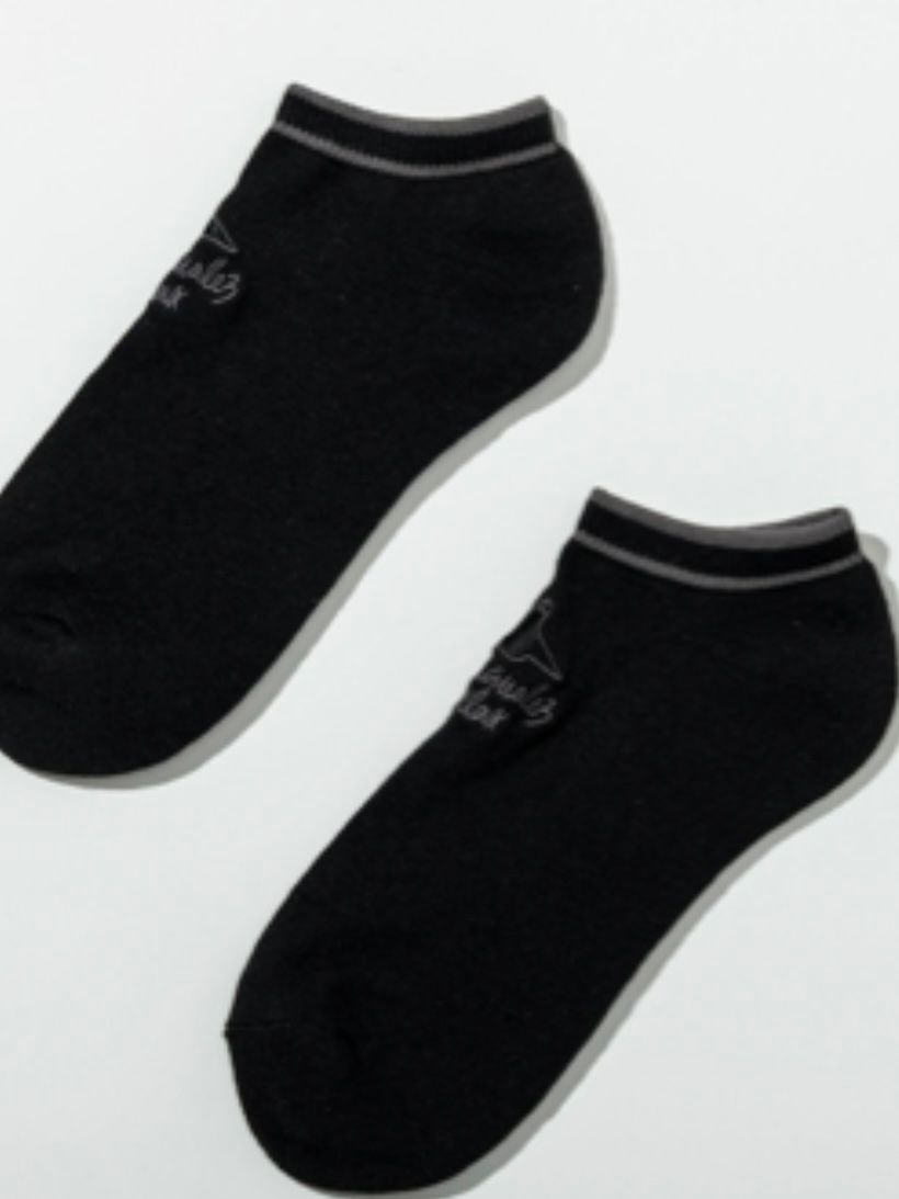 1PIU1UGUALE3 RELAX × Mark Gonzalesロゴ刺繍アンクルソックス 黒