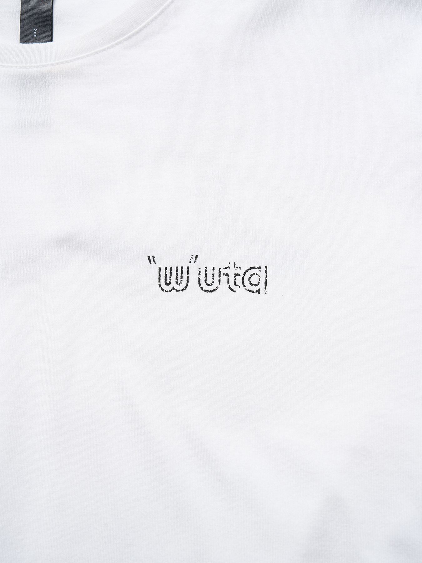 【予約品】muta × wjk collection：cut-off mock-neck L-S(printed) / モックネックロングスリーブカットソー / ホワイト