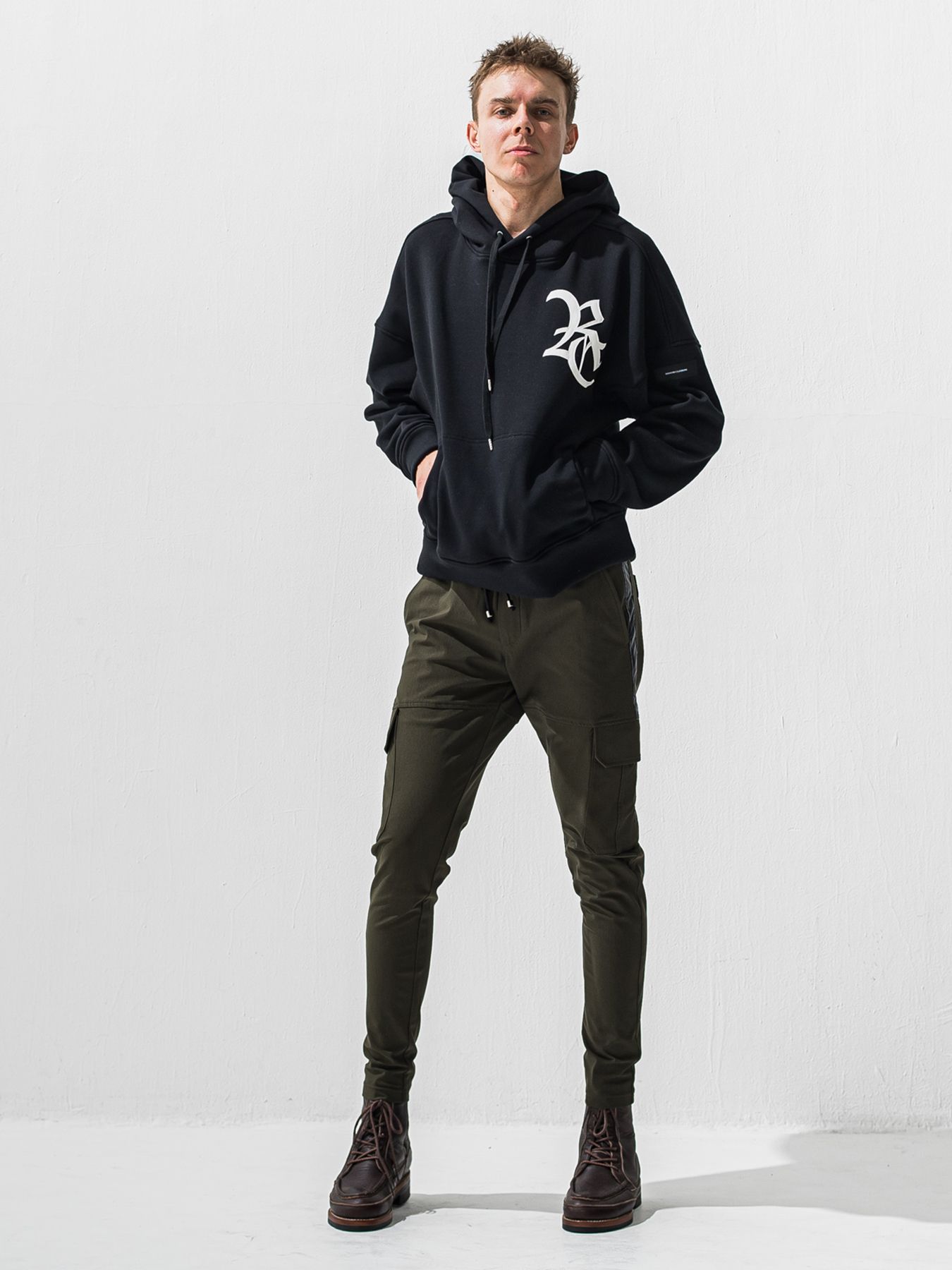 【予約品 9月6日(日) 締切】RC VELOURS FLEECE HOODIE / RCレザーワッペン 裏起毛 ルーズフーディー / ブラック