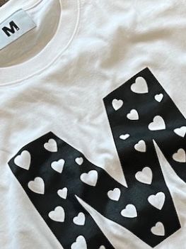 【予約8/7 12時締め】M / t-shirts♡ (M heart)ホワイト  【M】2023 9月～上がり予定