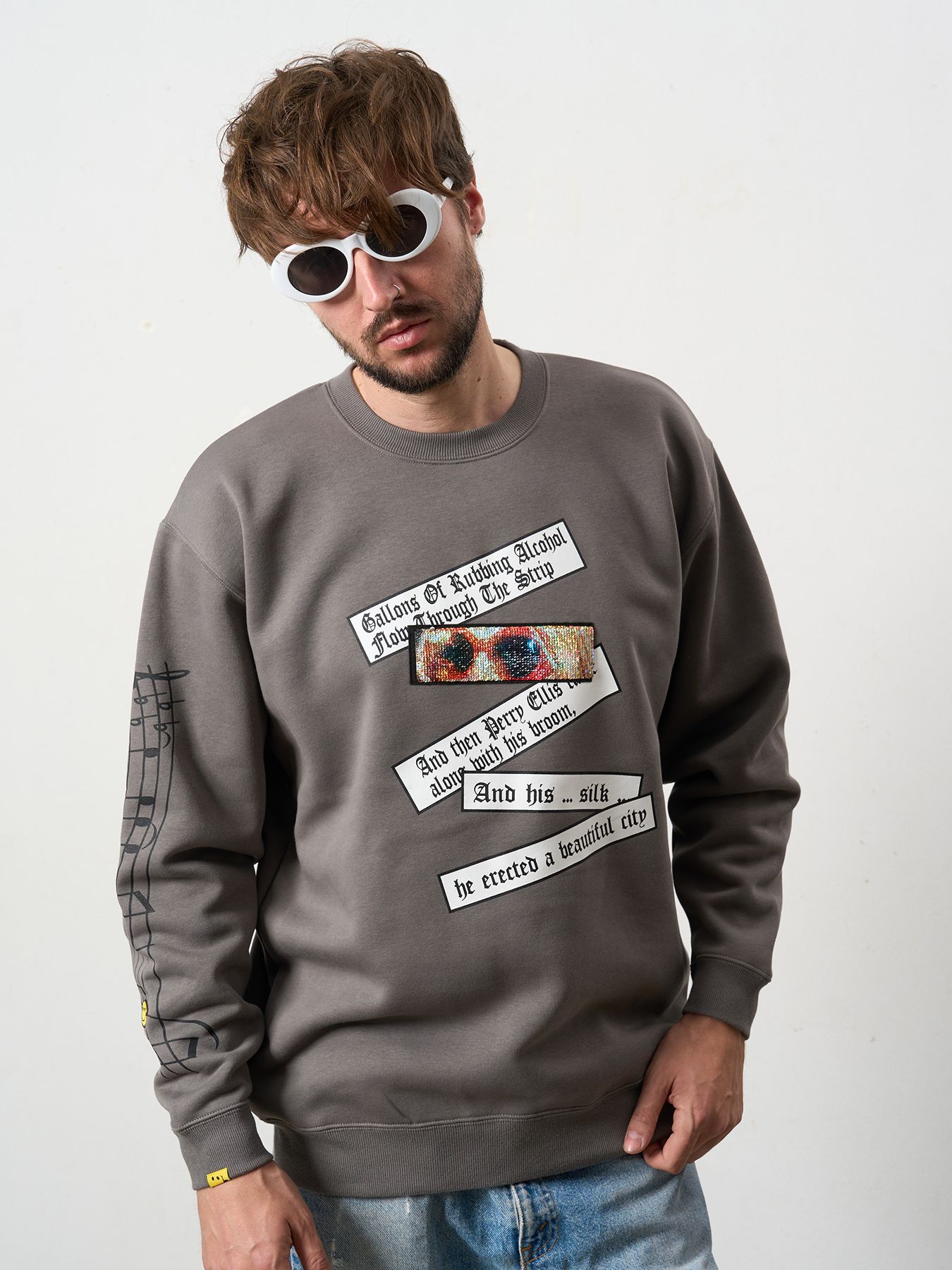 【予約品 5月8日(木) AM10時 締切】 TC裏毛起毛 リリック リボン シークインMUSICプリント スウェットシャツ / チャコールグレー
