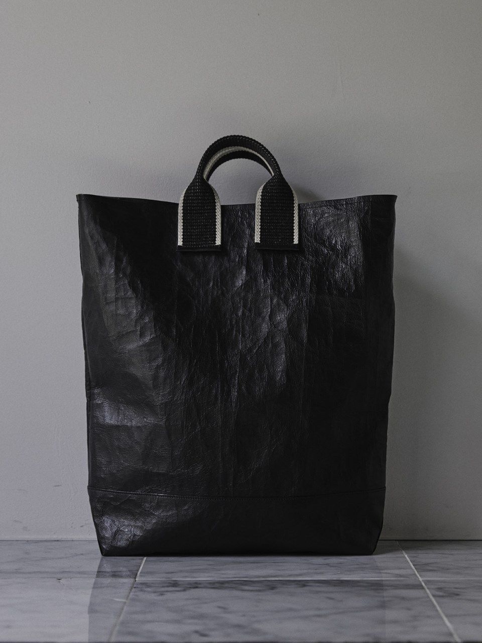 《予約品》 Dyneema® Leather トートバッグ  / ブラック / 即納