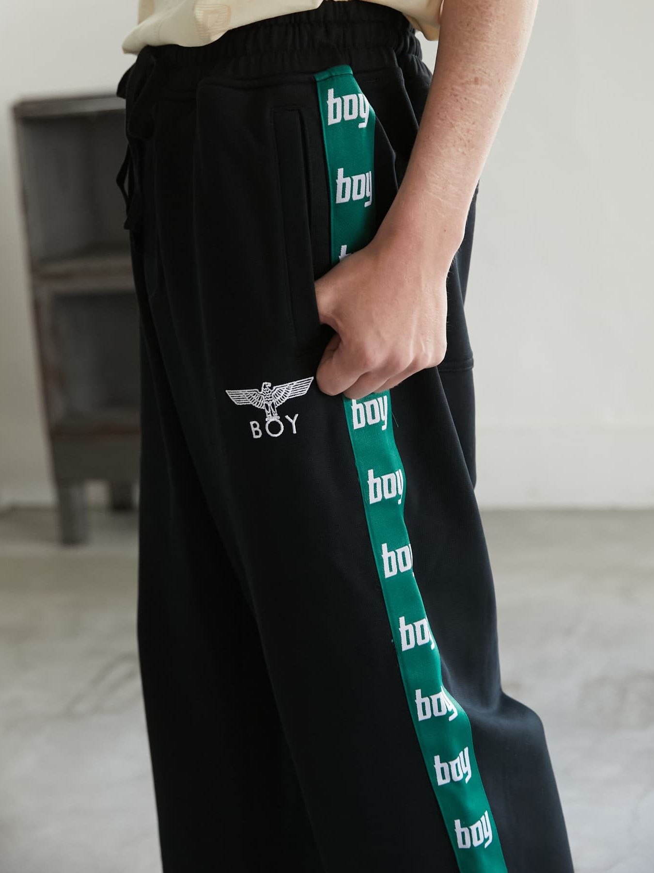 BOY UTILITY TRACK PANTS BLACK / イージーパンツ / ブラック