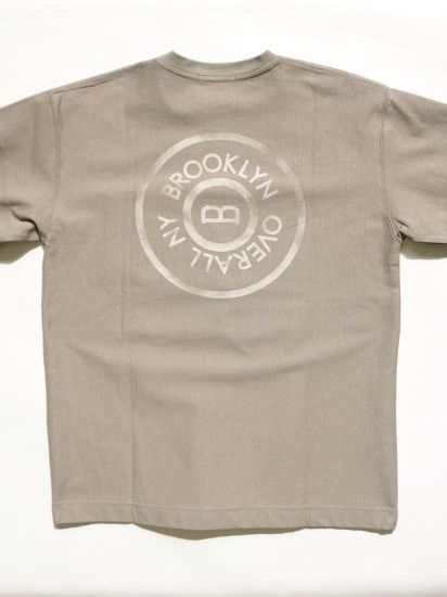 タックボタンプリントTシャツ / グレー
