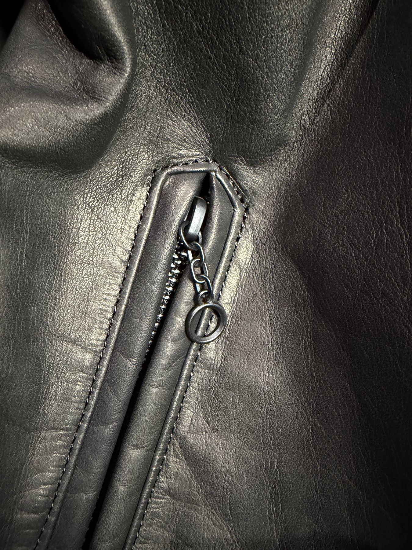 【予約品 3月9日(月) 18:00 締切】COW LEATHER ZIP JKT / カウレザー スタンド ジップ ブルゾン / ブラック